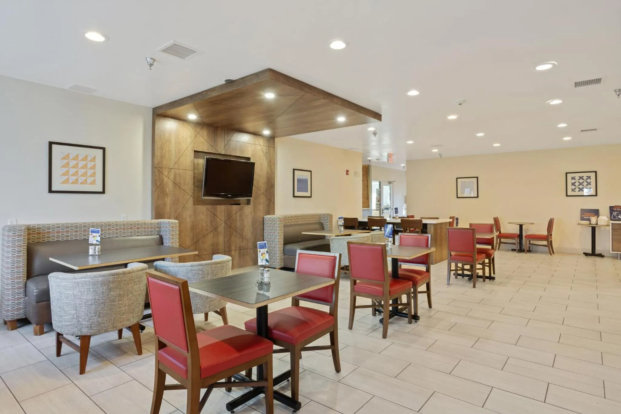 Breakfast in Holiday Inn Express Hotel & Suites Torrington by IHG