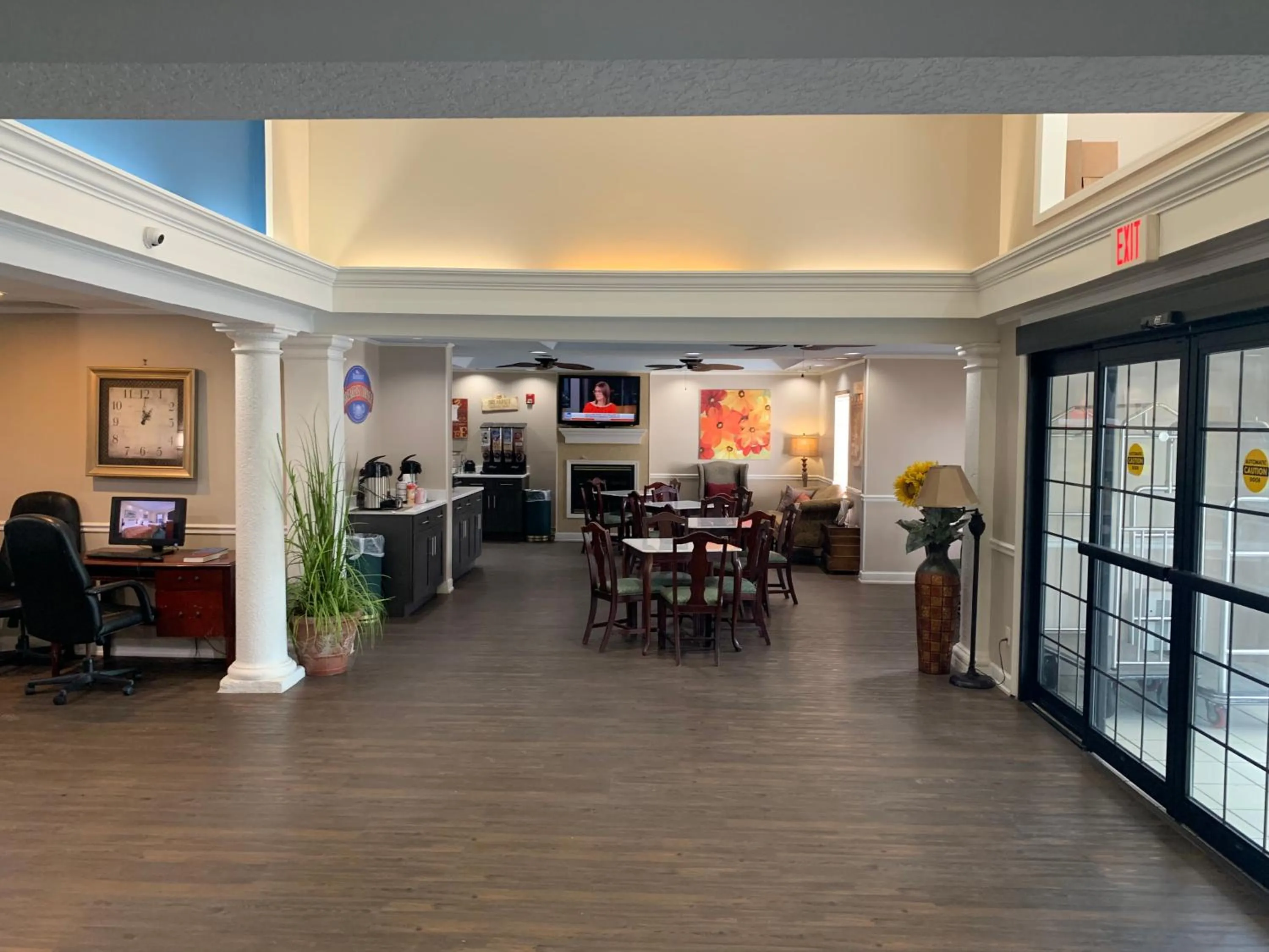 Kitchen or kitchenette in Ormond Beach Inn