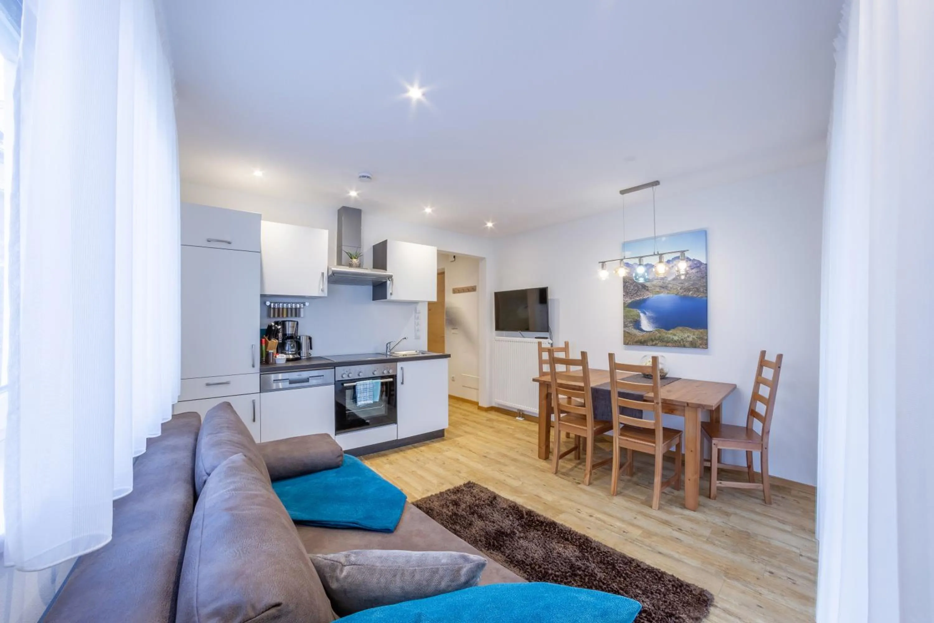 Apartments Hubertus - central St Leonhard - free parking - Netflix - PasseiertalCard included - hiking and biking from doorstep