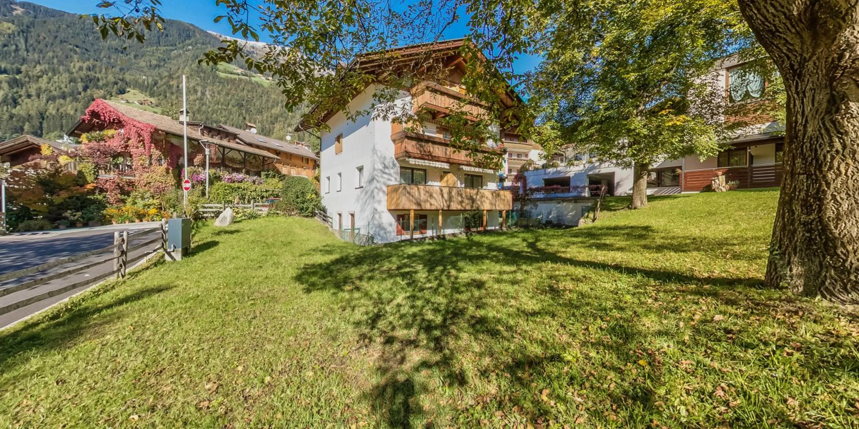 Apartments Hubertus - central St Leonhard - free parking - Netflix - PasseiertalCard included - hiking and biking from doorstep
