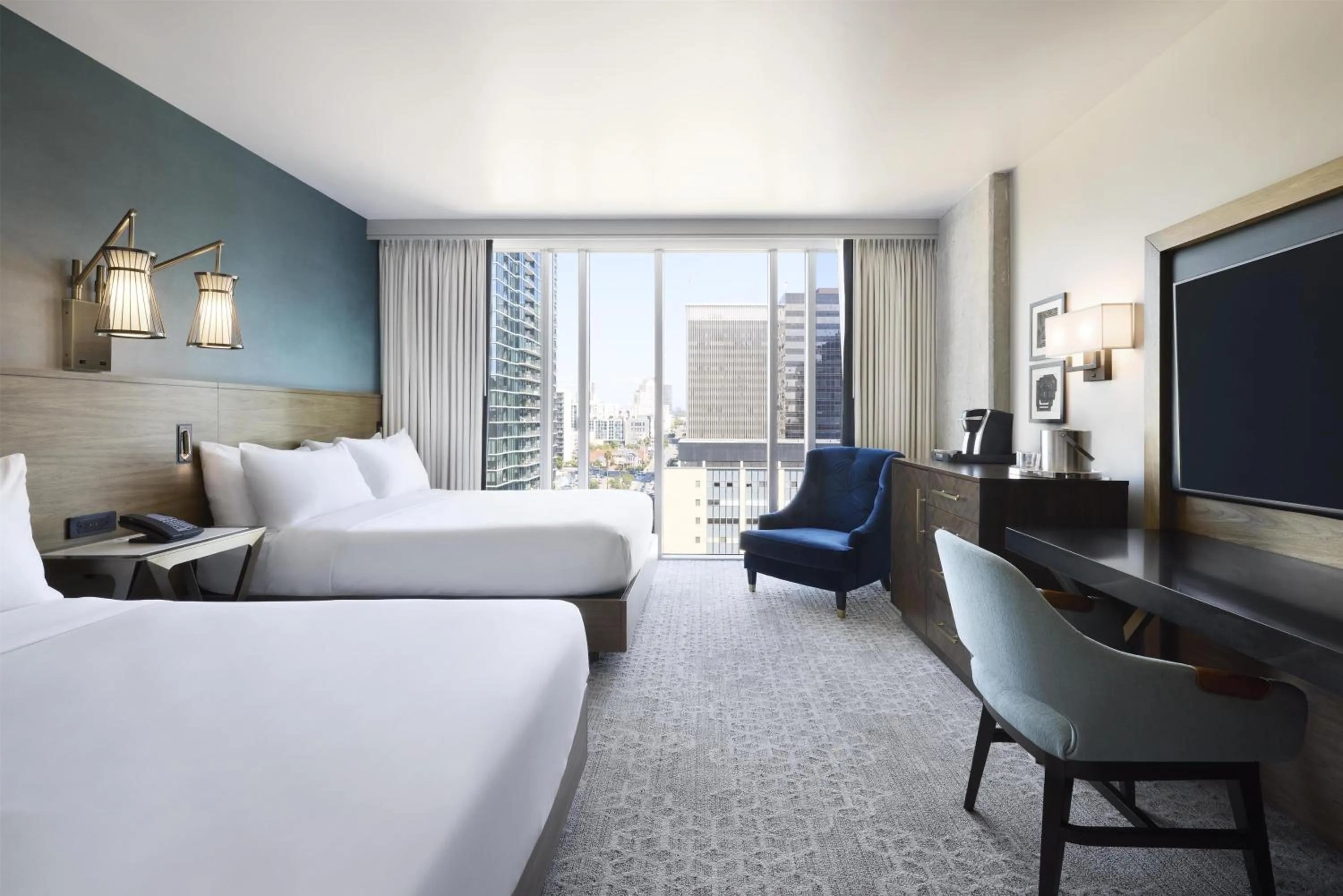 Bed in Carte Hotel San Diego Downtown, Curio Collection By Hilton