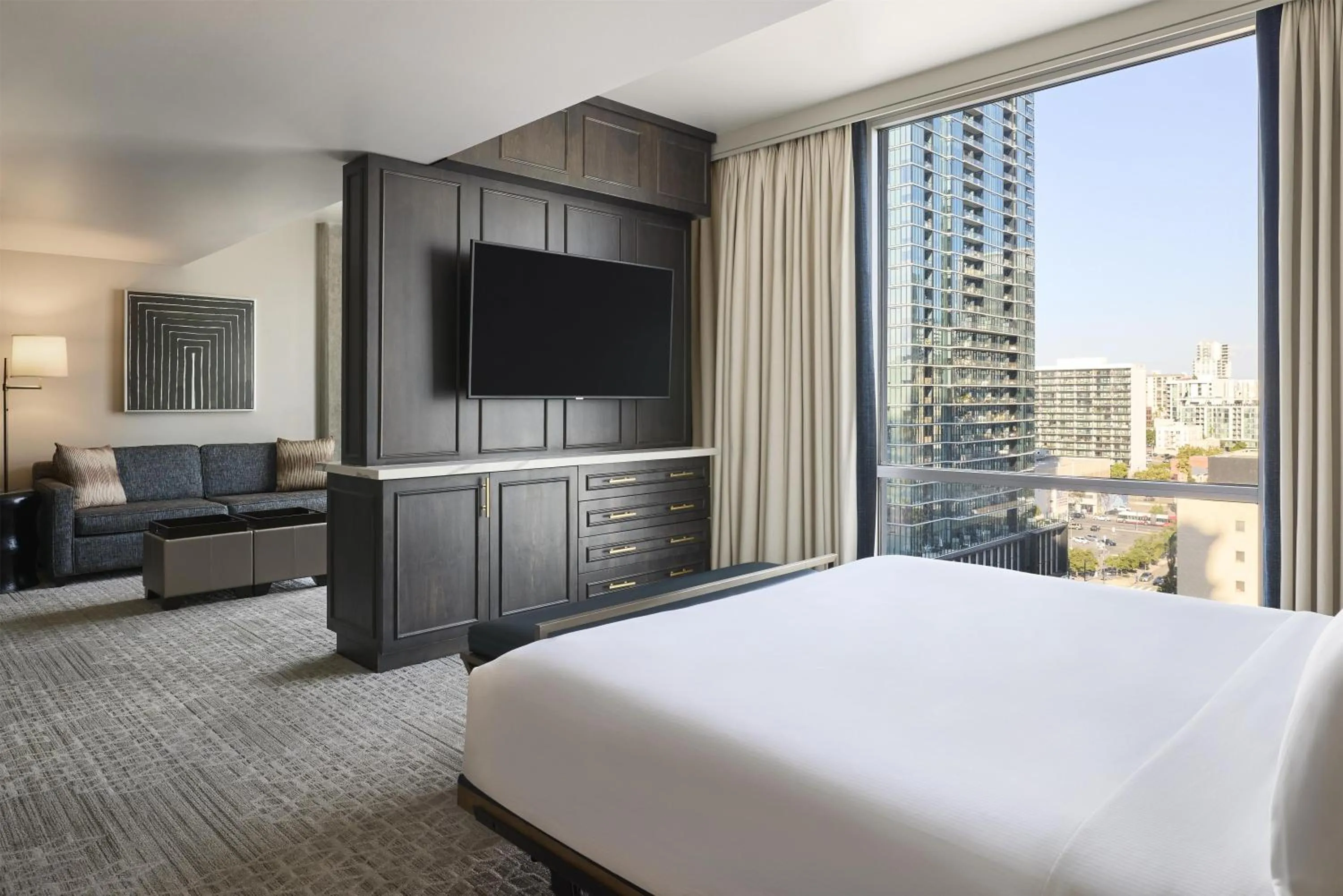 Bed in Carte Hotel San Diego Downtown, Curio Collection By Hilton