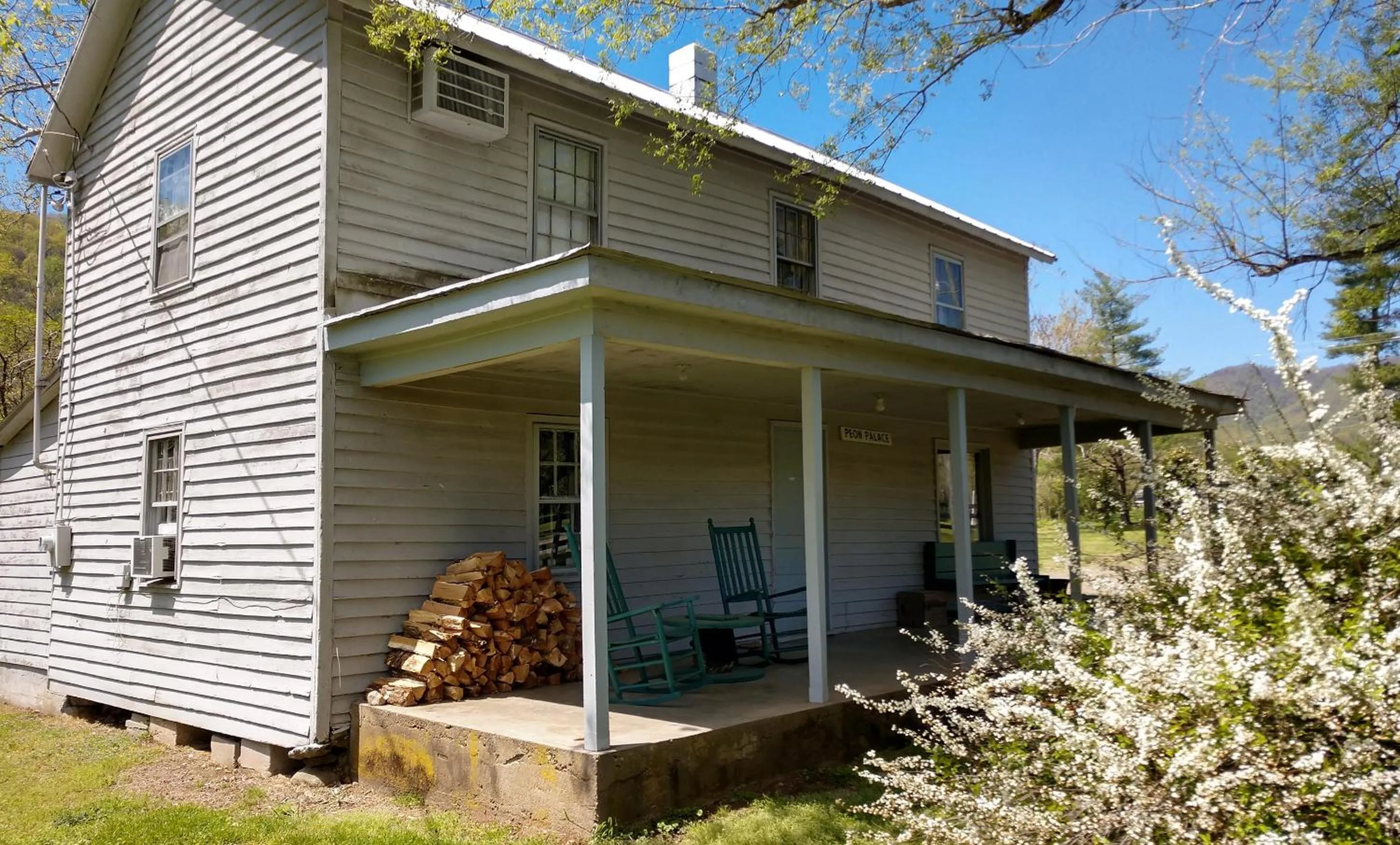 Property building in Graves Mountain Farm & Lodges