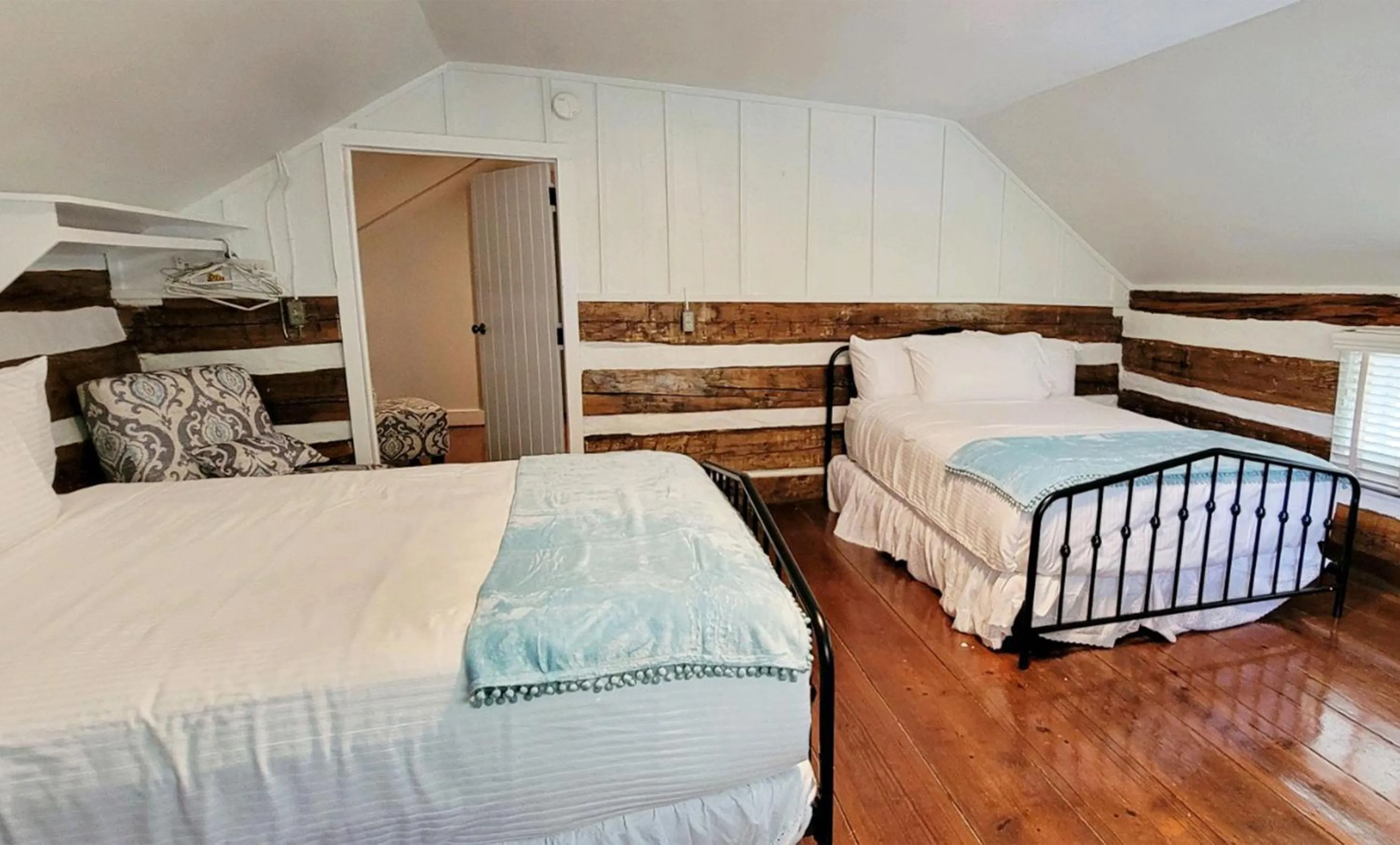 Bed in Graves Mountain Farm & Lodges