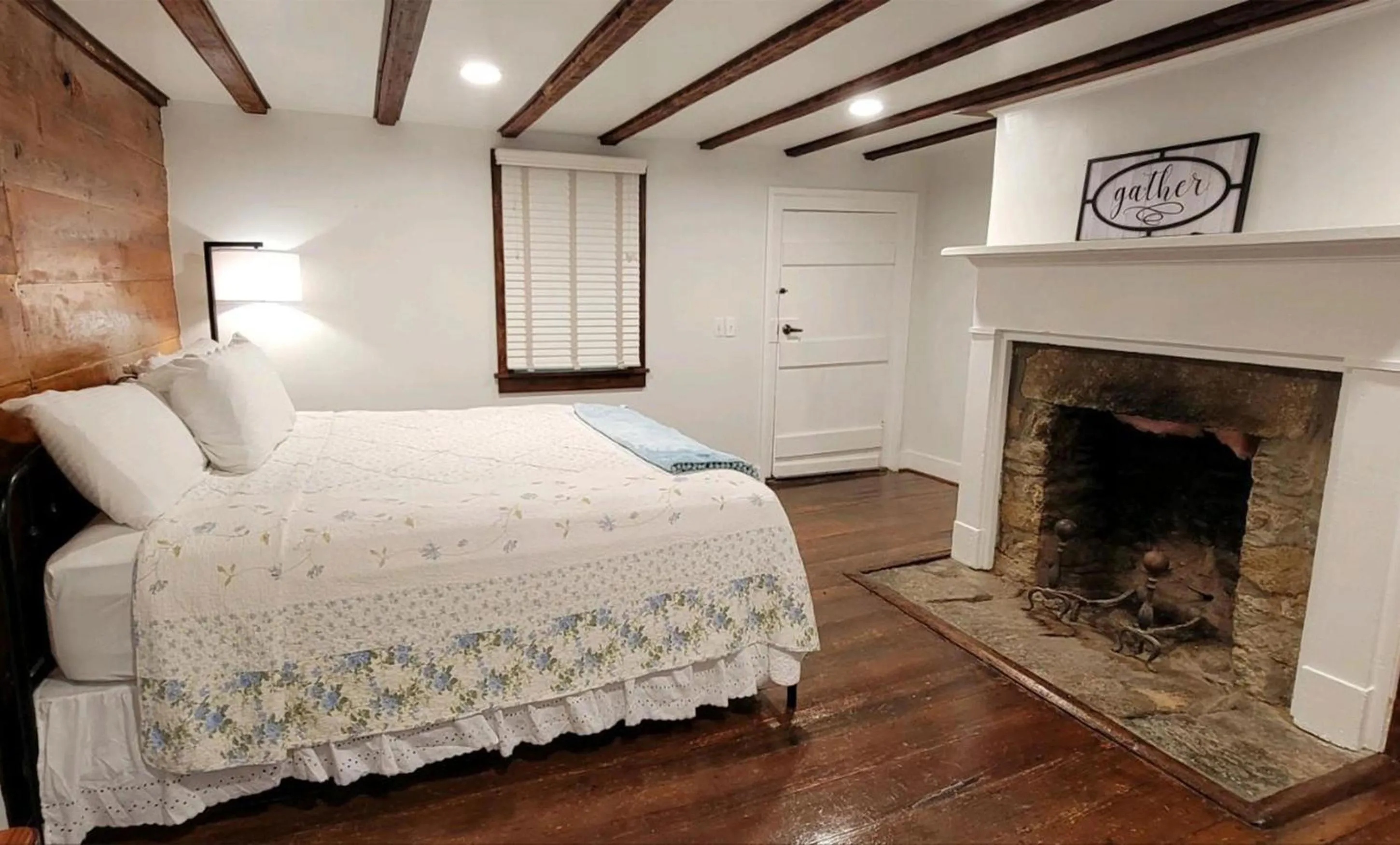 Bed in Graves Mountain Farm & Lodges