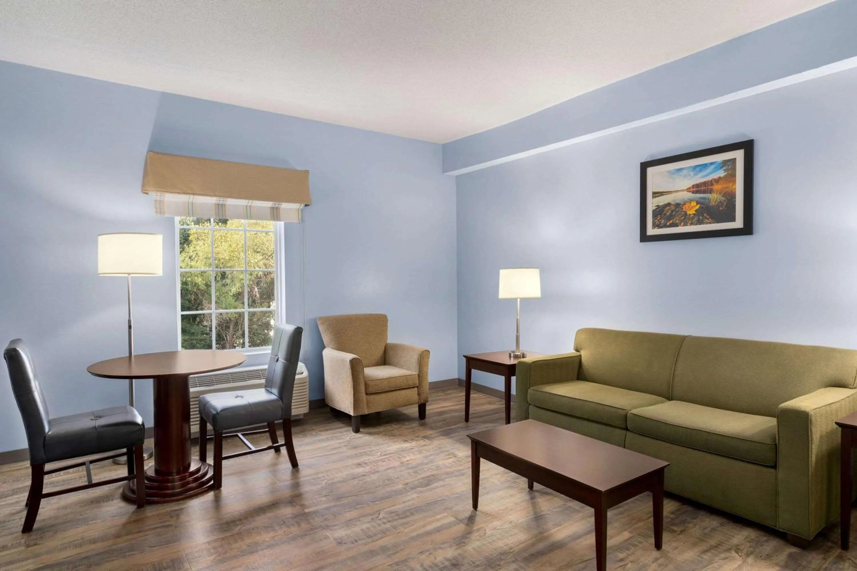 Photo of the whole room in Baymont by Wyndham Henderson Oxford