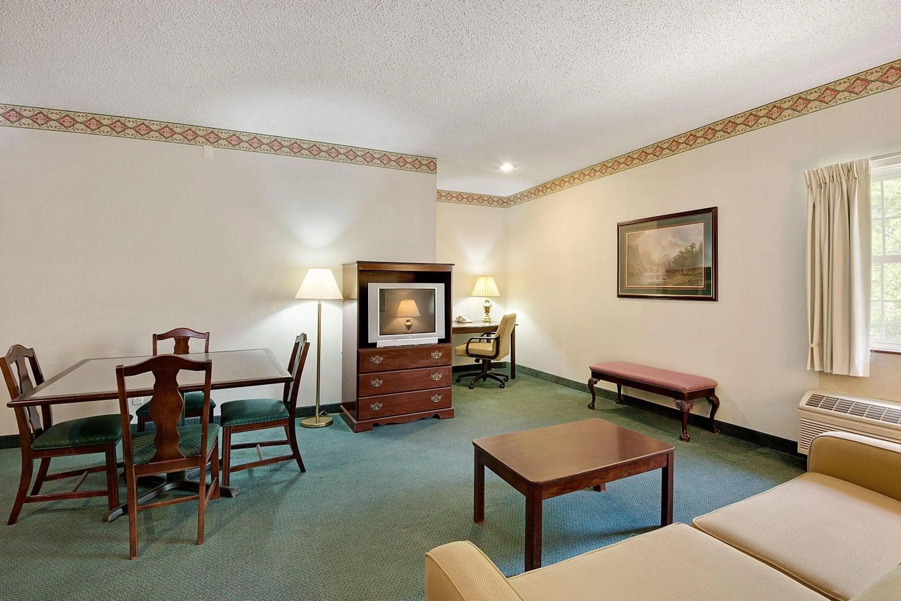 Photo of the whole room, Bed in Days Inn by Wyndham Lisbon