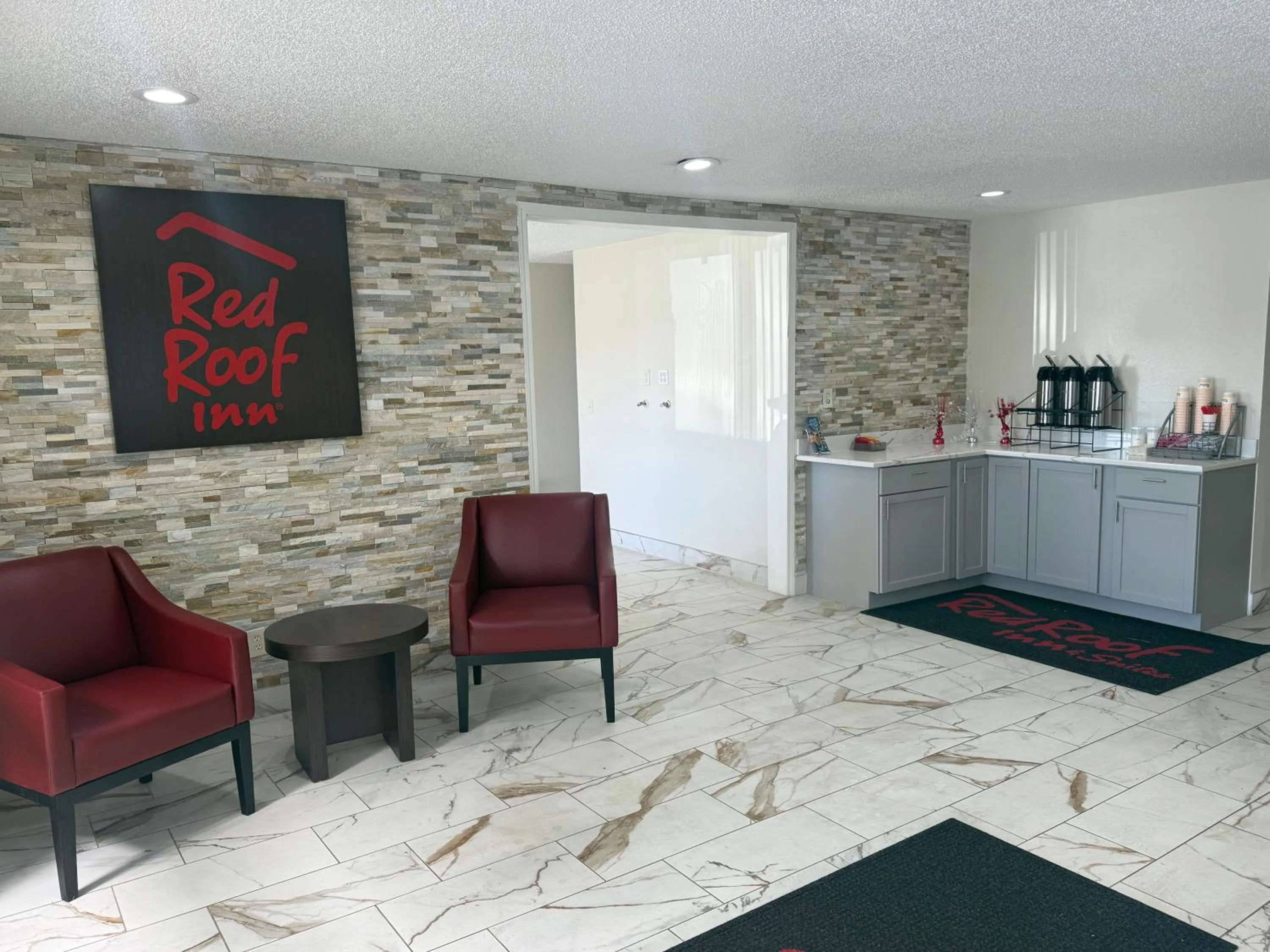 Coffee/tea facilities in Red Roof Inn & Suites Hammond, IN