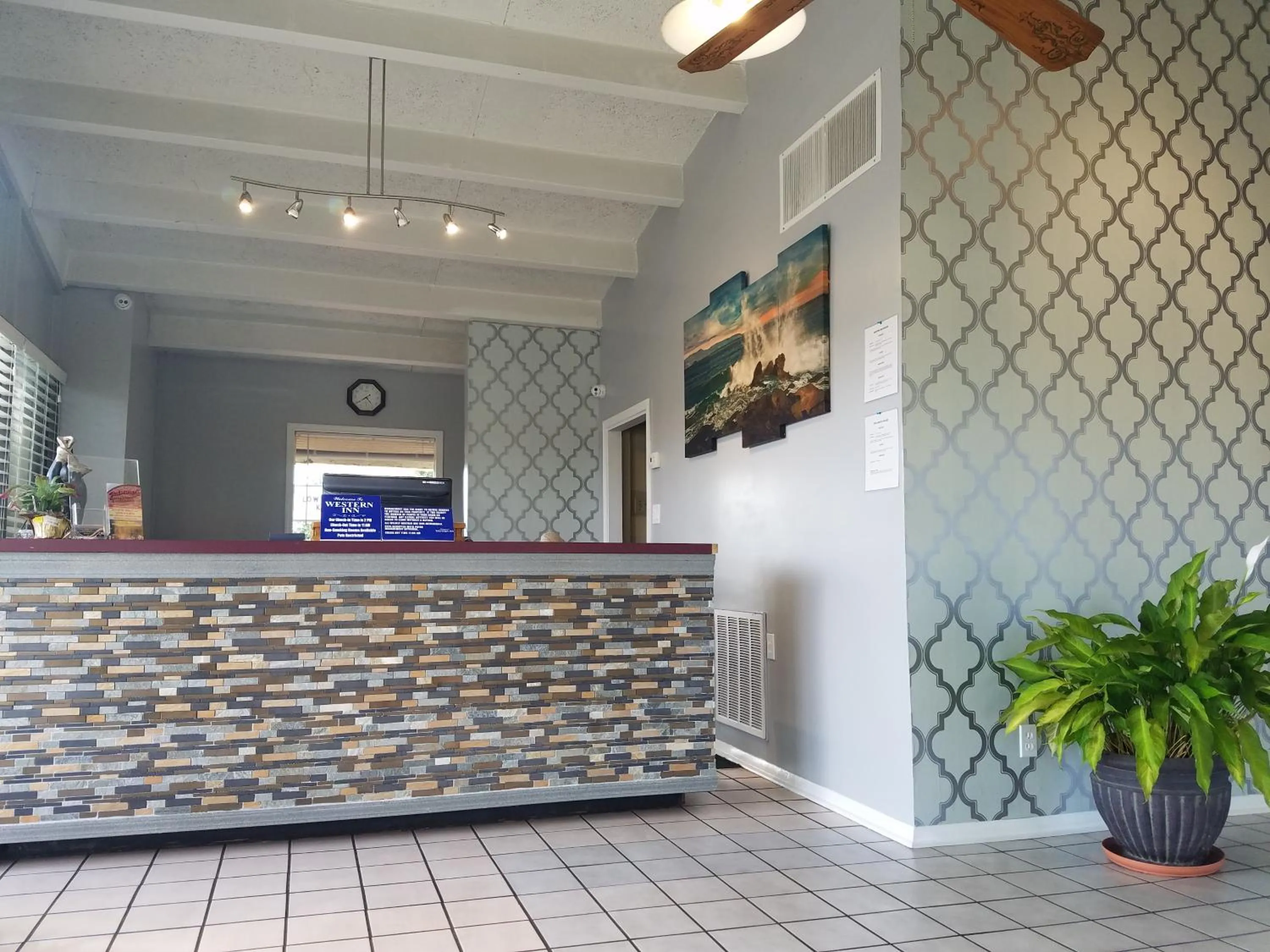 Day in Western Inn - Pensacola