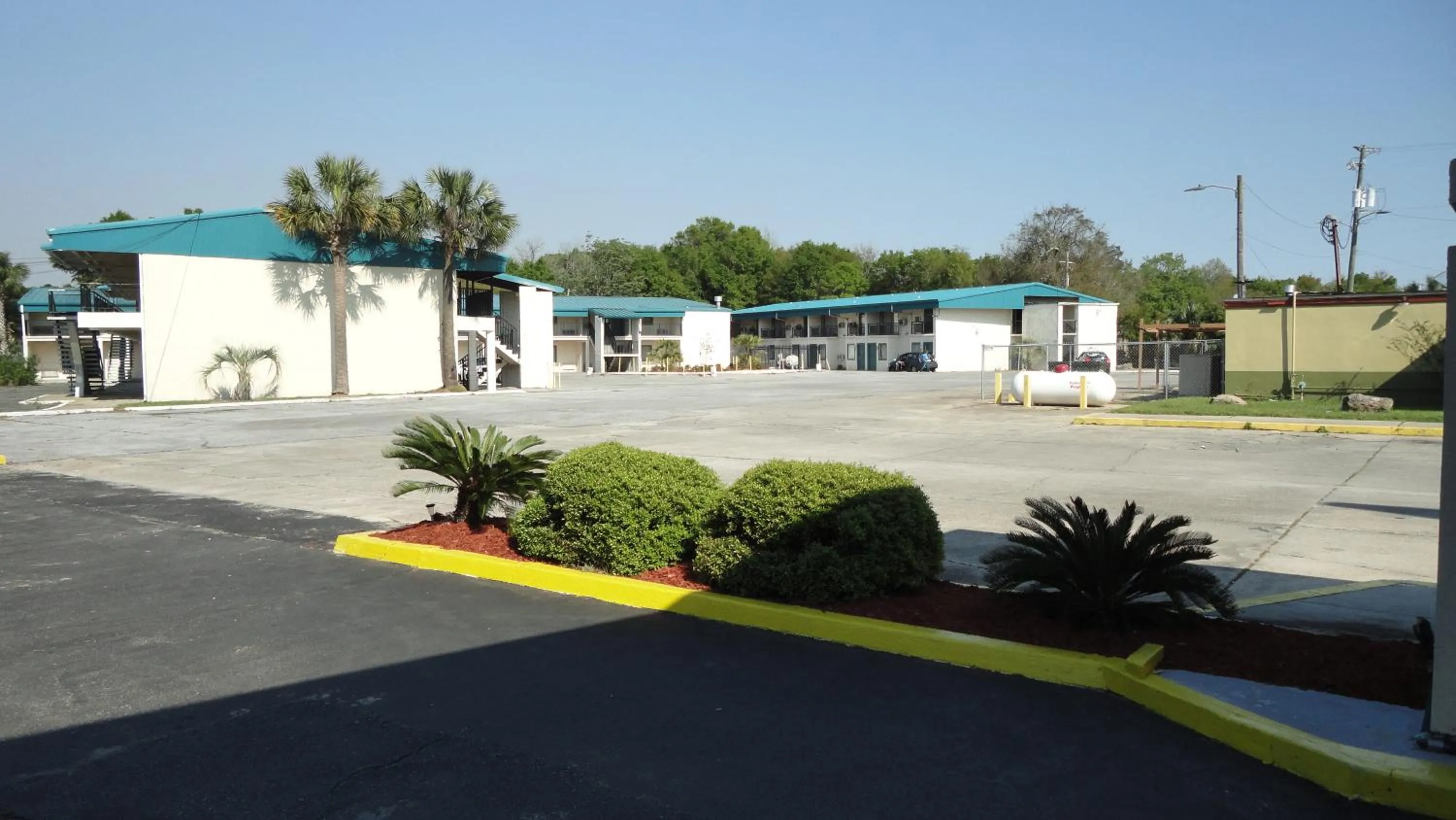 Property building in Western Inn - Pensacola