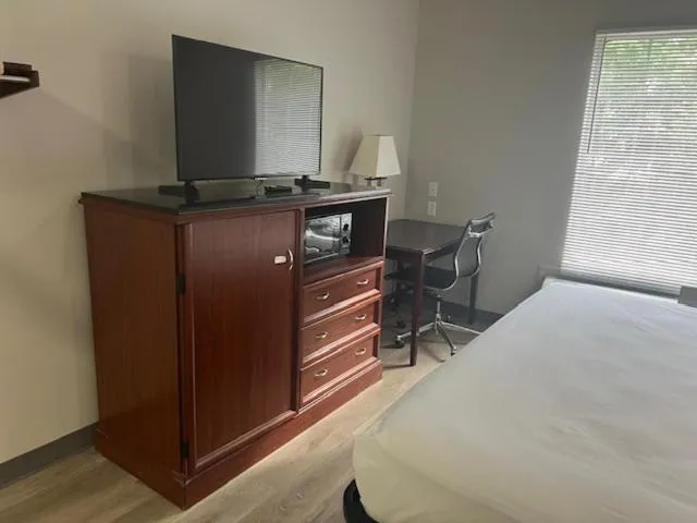 Bed in Baymont by Wyndham Lakeland