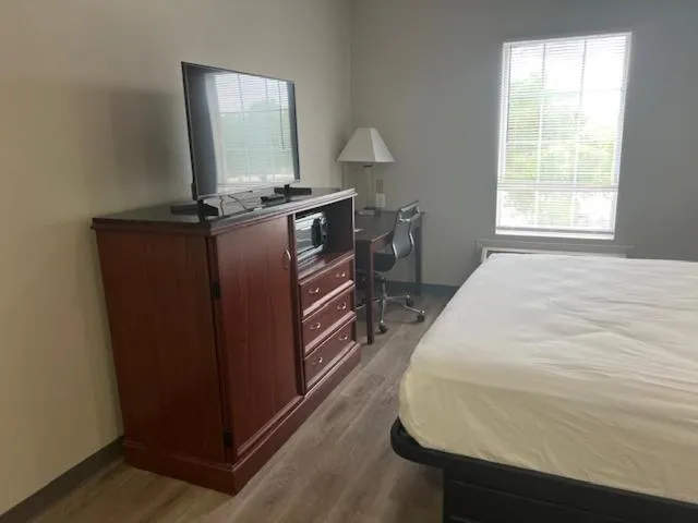 Bed in Baymont by Wyndham Lakeland