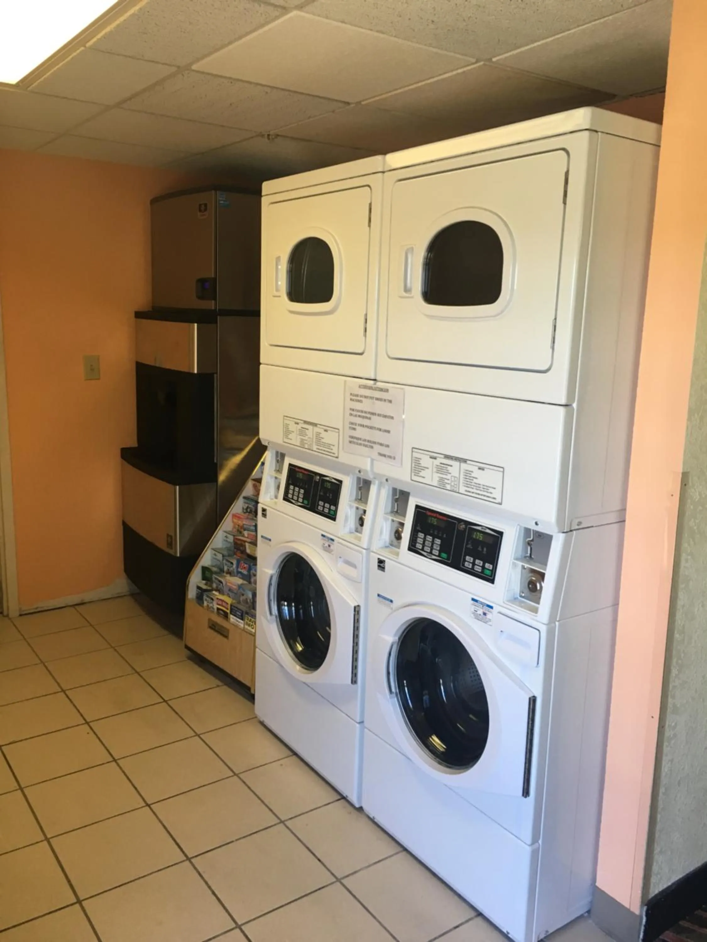 washing machine in Baymont by Wyndham Lakeland
