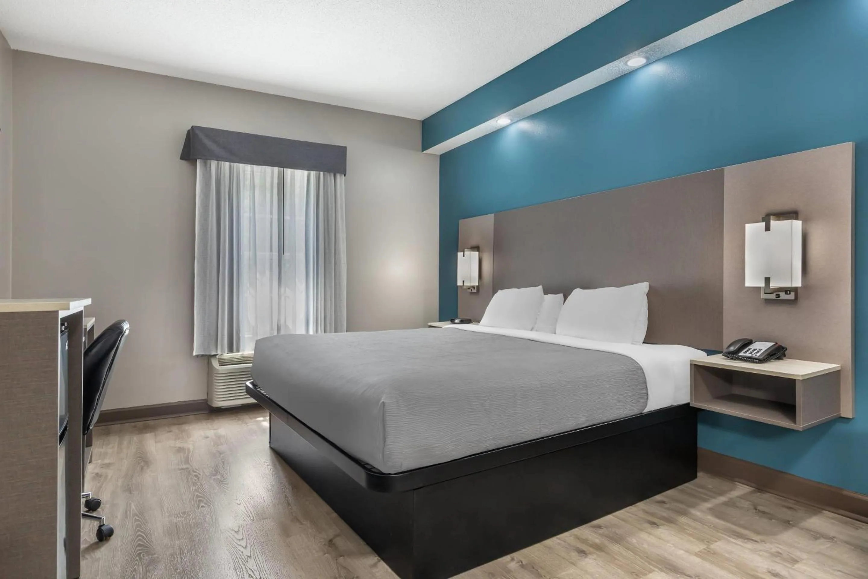 Bedroom, Bed in Quality Inn Wilmington