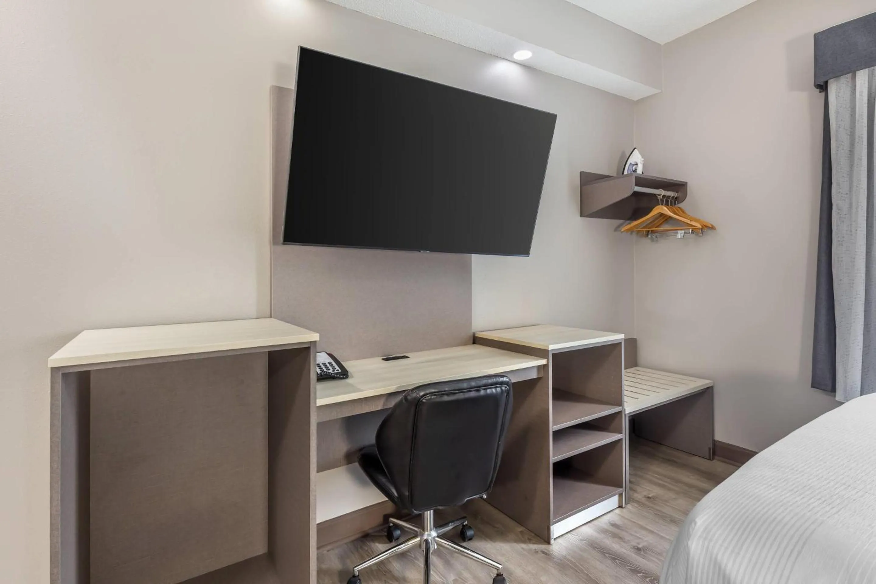 Bedroom, Bed in Quality Inn Wilmington