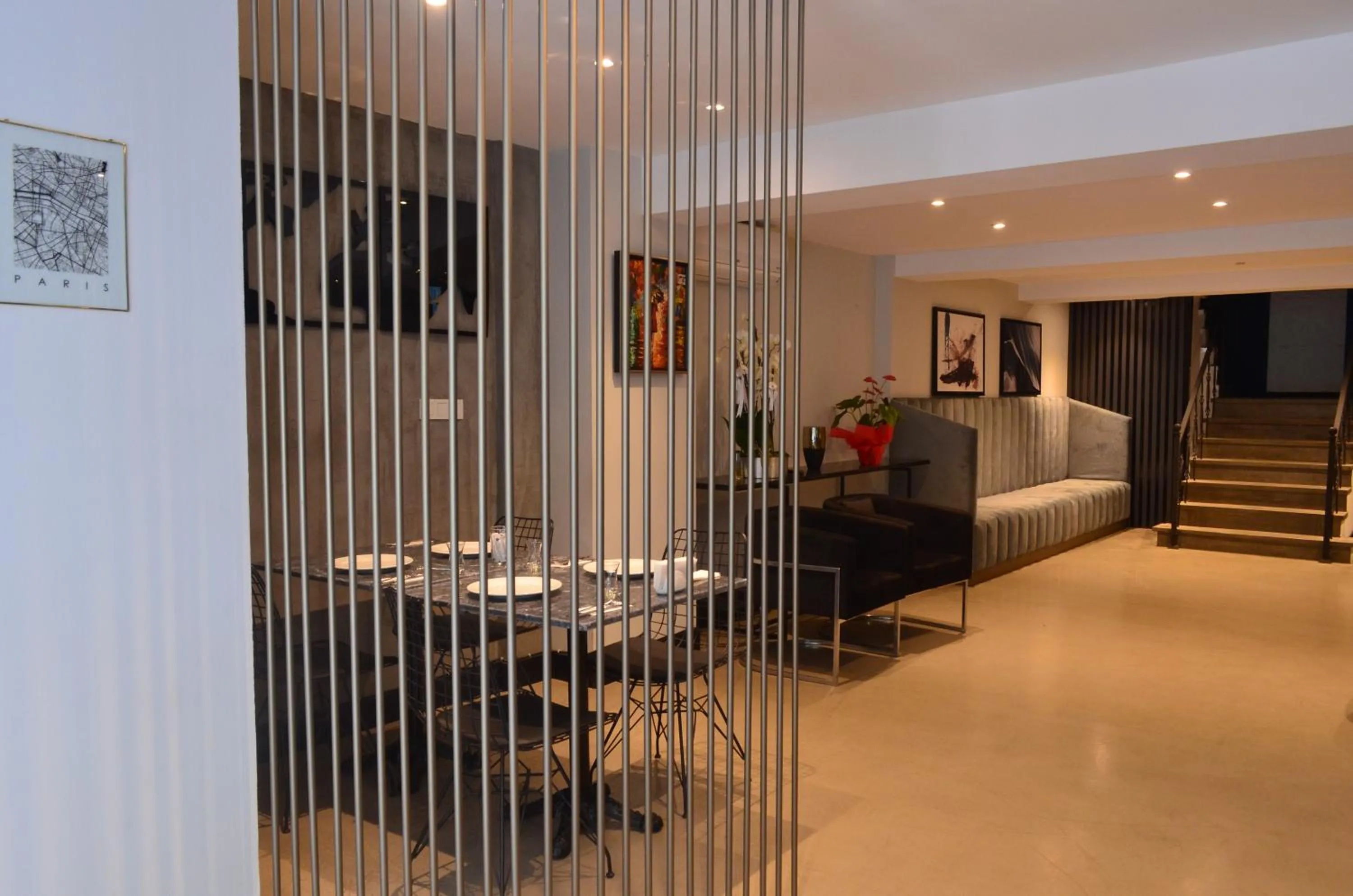 Seating area in The Roomy Hotel Şişli