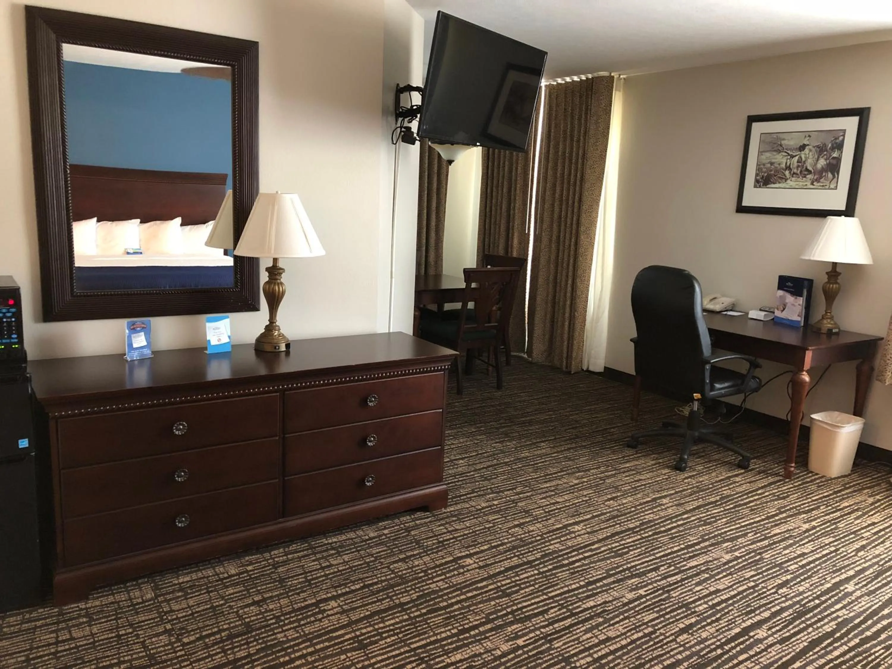 Living room in Baymont by Wyndham Washington