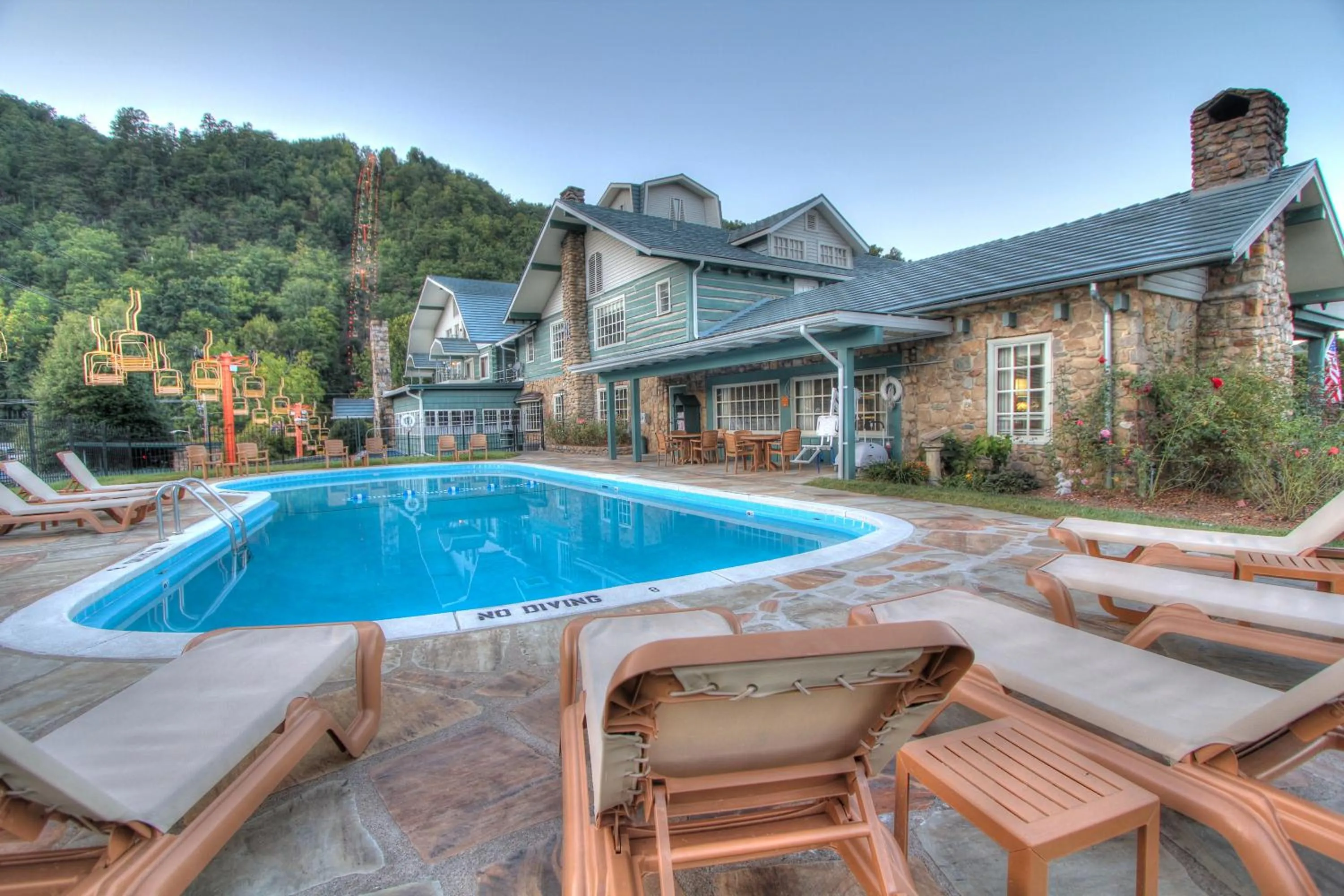 Swimming pool in Gatlinburg Inn