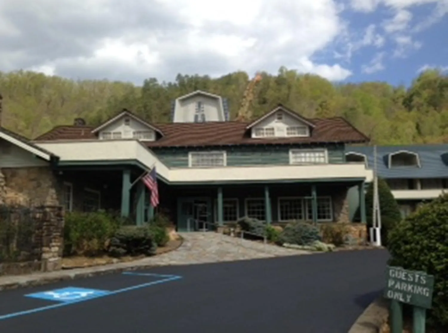 Facade/entrance in Gatlinburg Inn