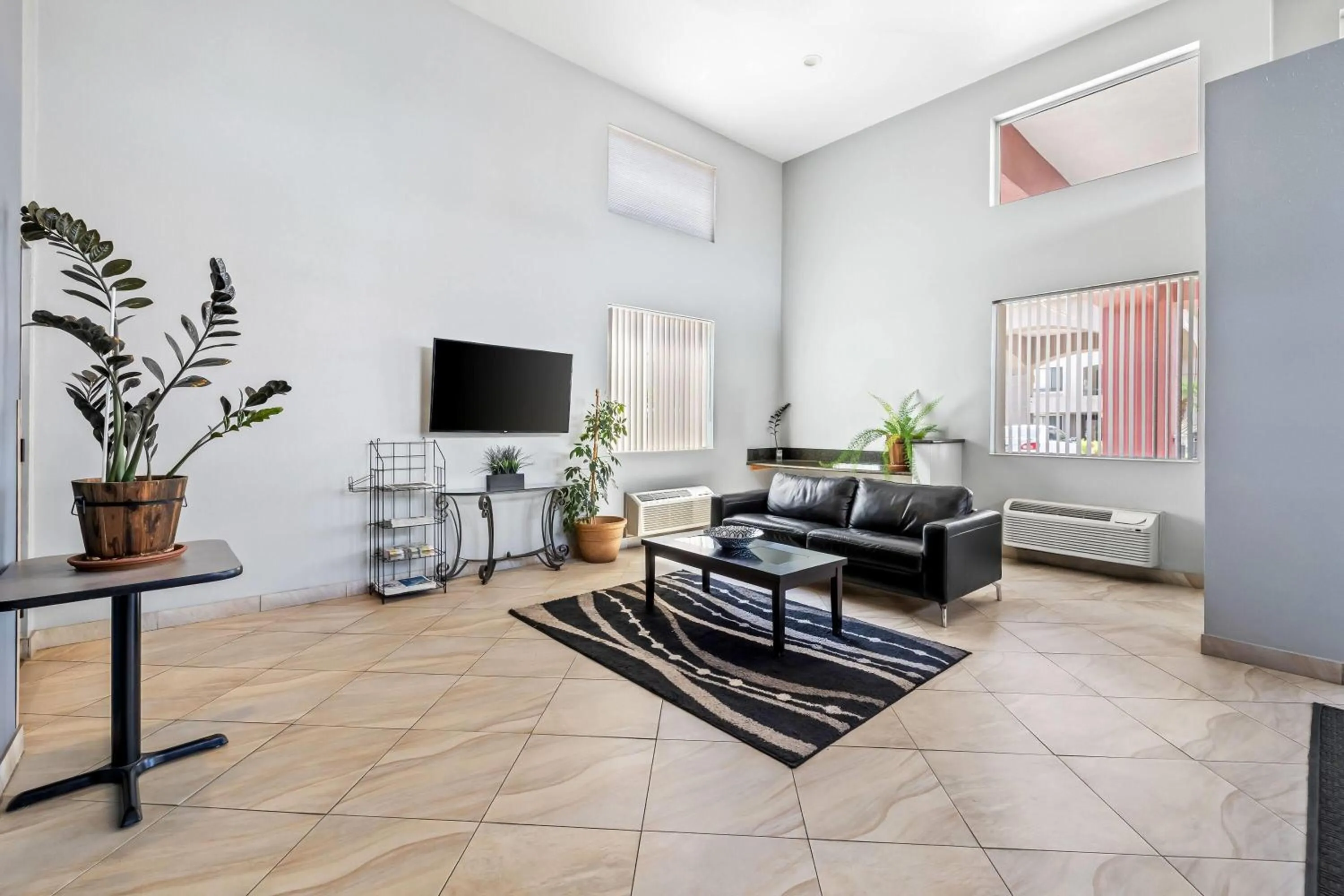 Lobby or reception in Super 8 by Wyndham Marana/Tucson Area