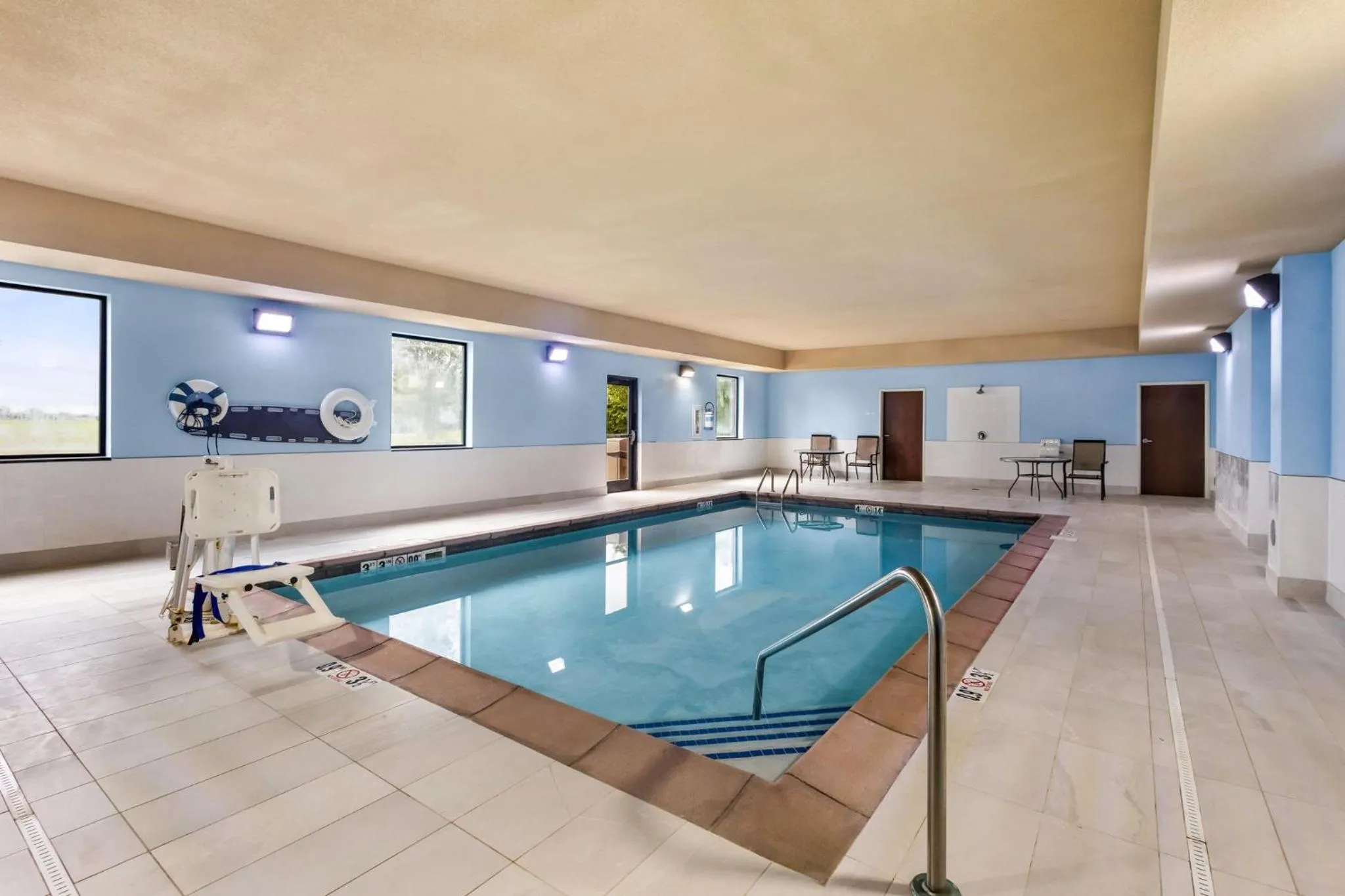 Swimming pool in Holiday Inn Express Hotel & Suites Van Wert by IHG