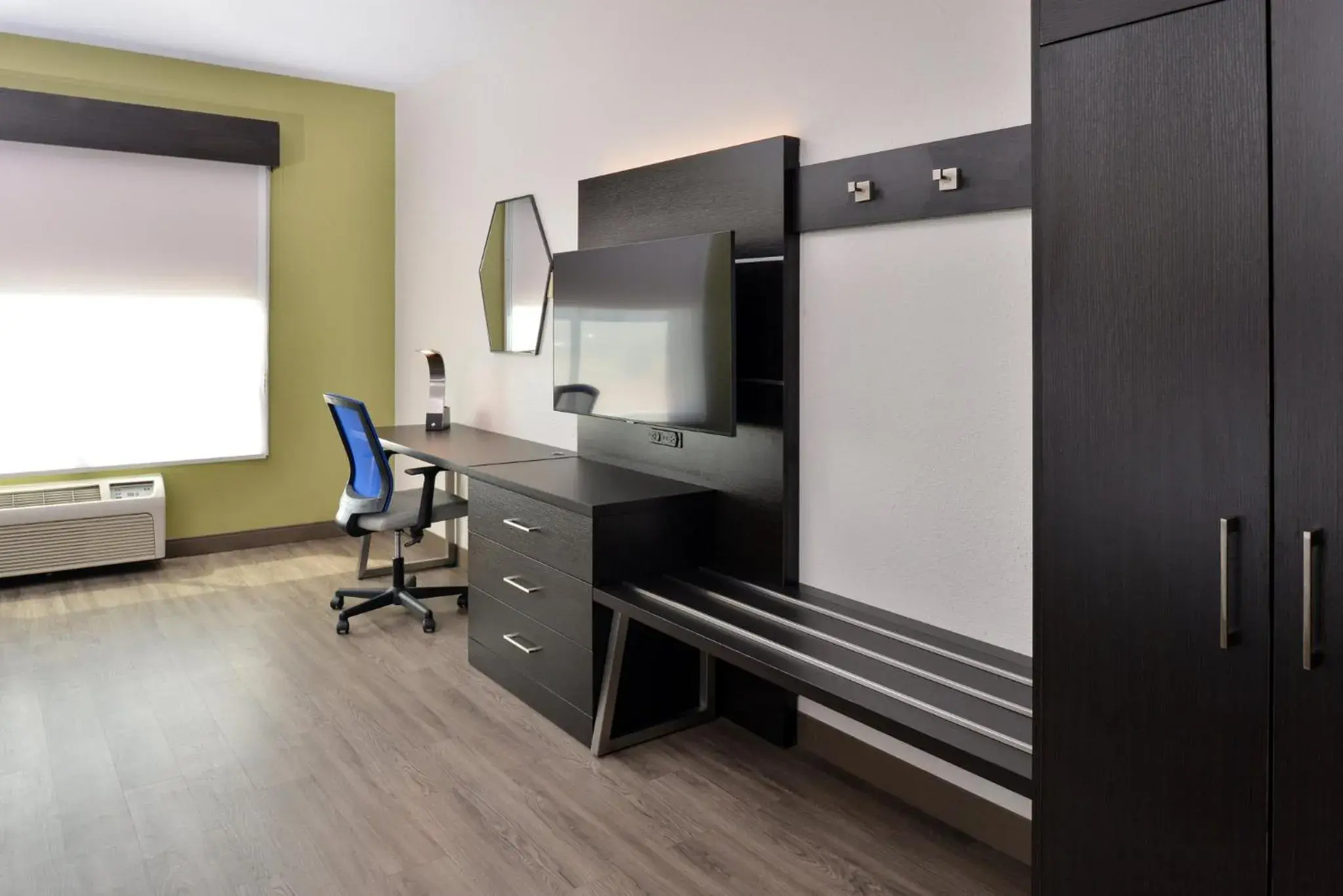 Standard Room with Two Queen Beds in Holiday Inn Express Hotel & Suites Royse City - RockwallRockwall - Royse City by IHG Standard Room with Two Queen Beds in Holiday Inn Express Hotel & Suites Royse City - RockwallRockwall - Royse City by IHG