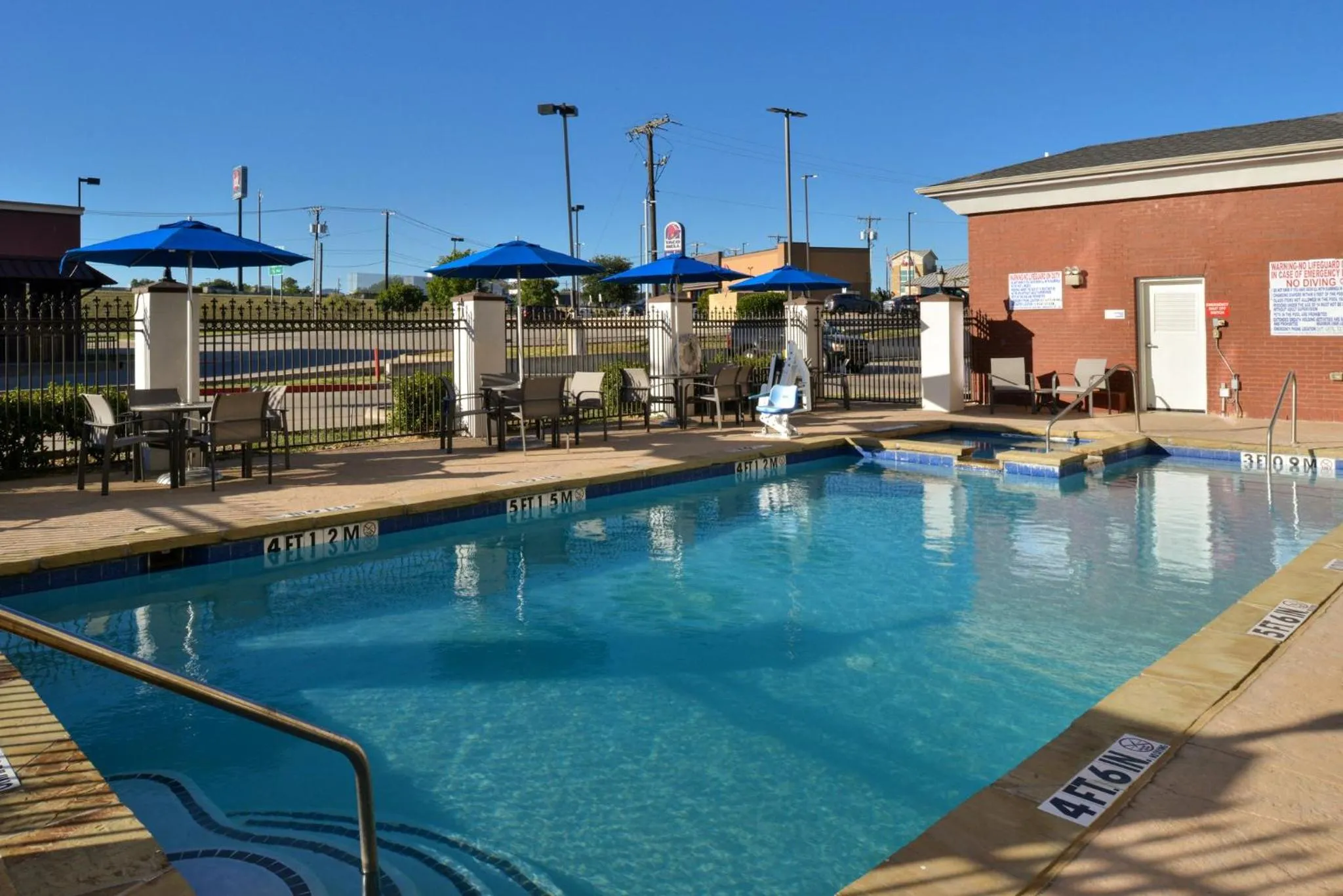 Swimming pool in Holiday Inn Express Hotel & Suites Royse City - RockwallRockwall - Royse City by IHG
