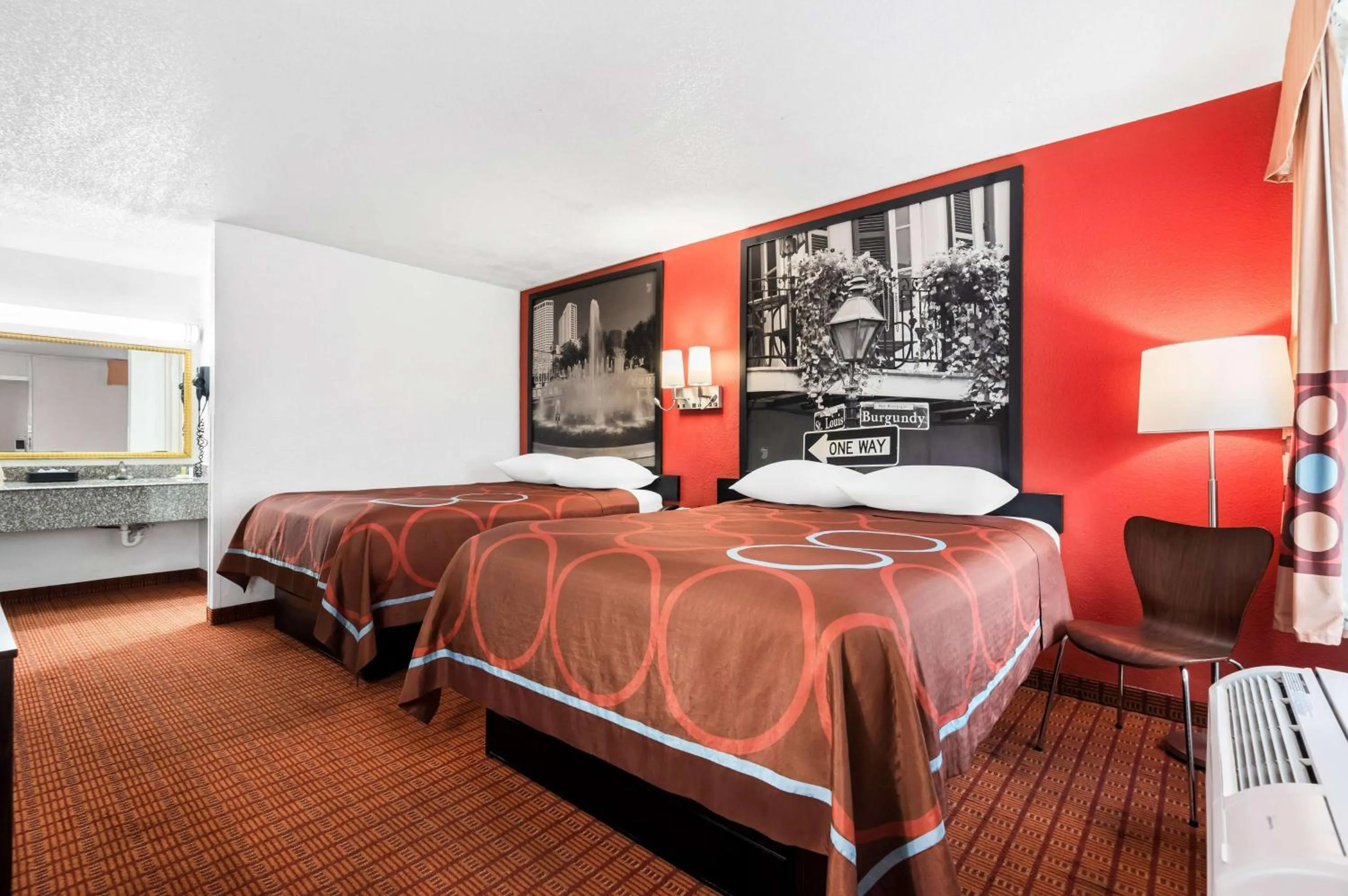 Photo of the whole room, Bed in Super 8 by Wyndham Baton Rouge/I-10