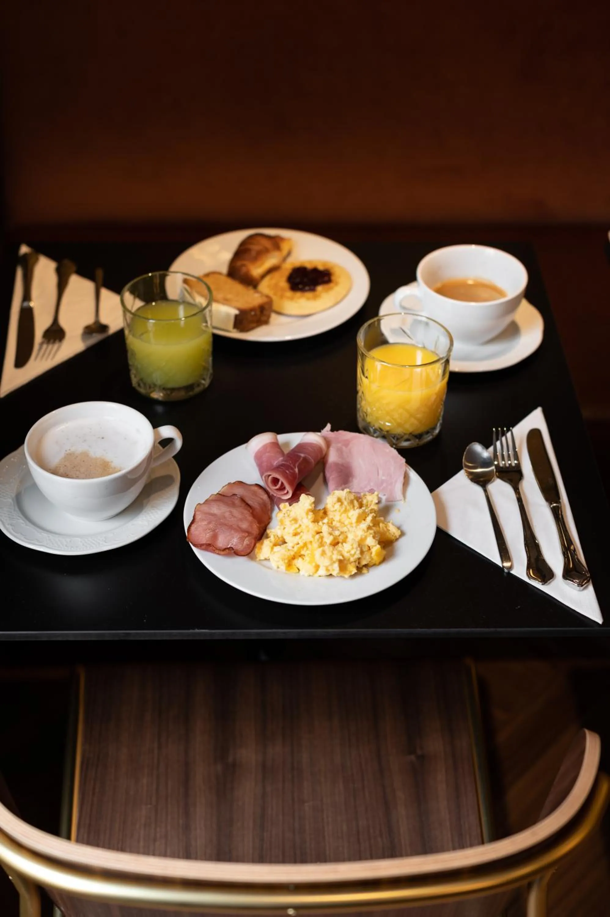 Breakfast in Royal Saint Germain