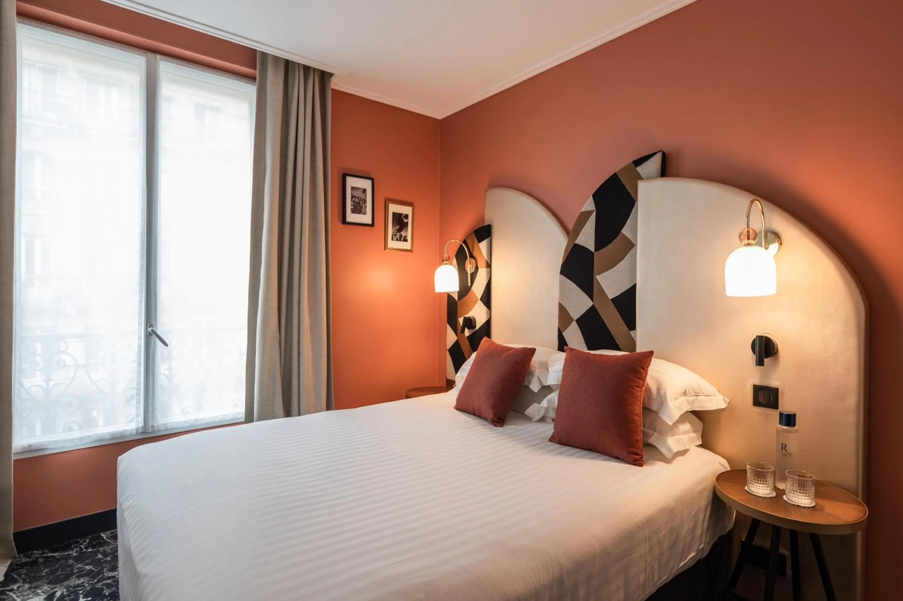 Photo of the whole room, Bed in Royal Saint Germain