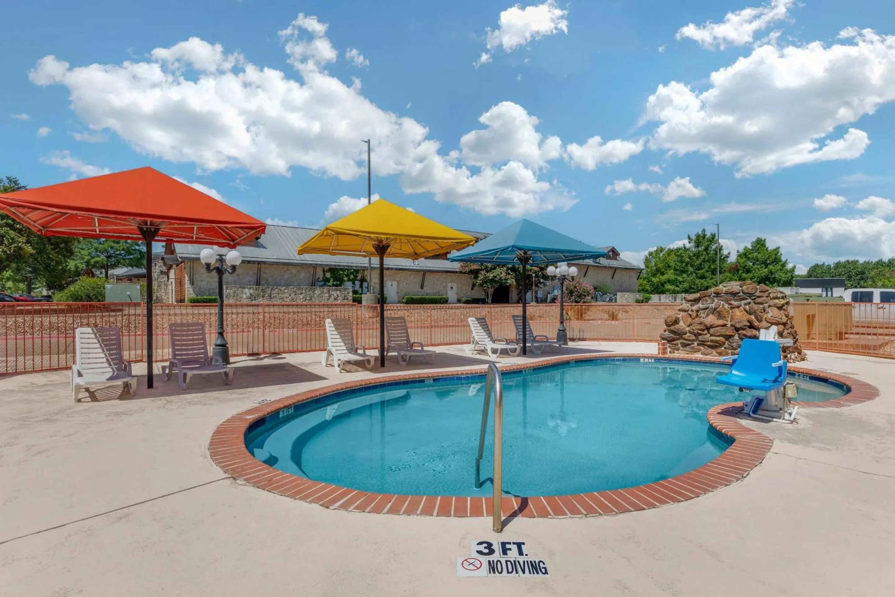 Swimming pool in Sleep Inn