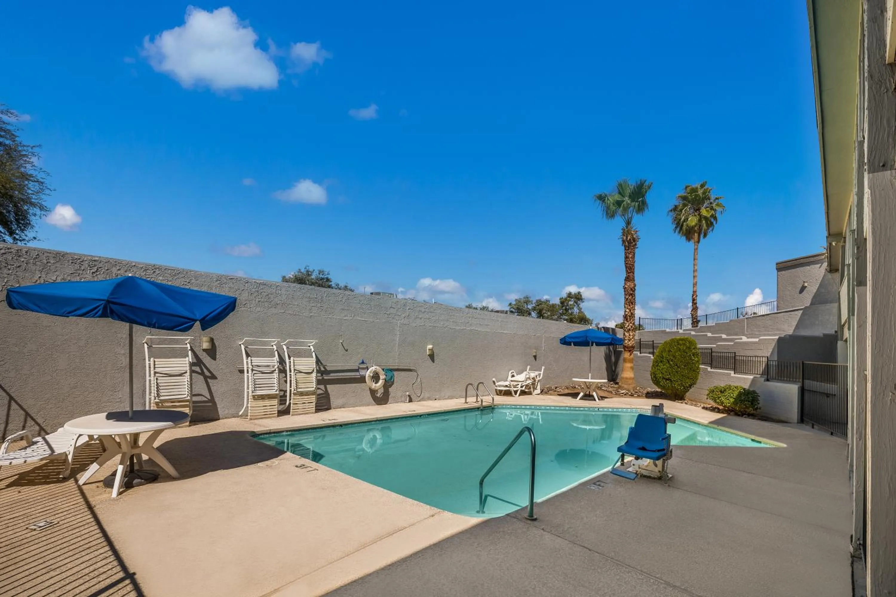 Swimming Pool in Knights Inn Tucson D.M.A.F Area