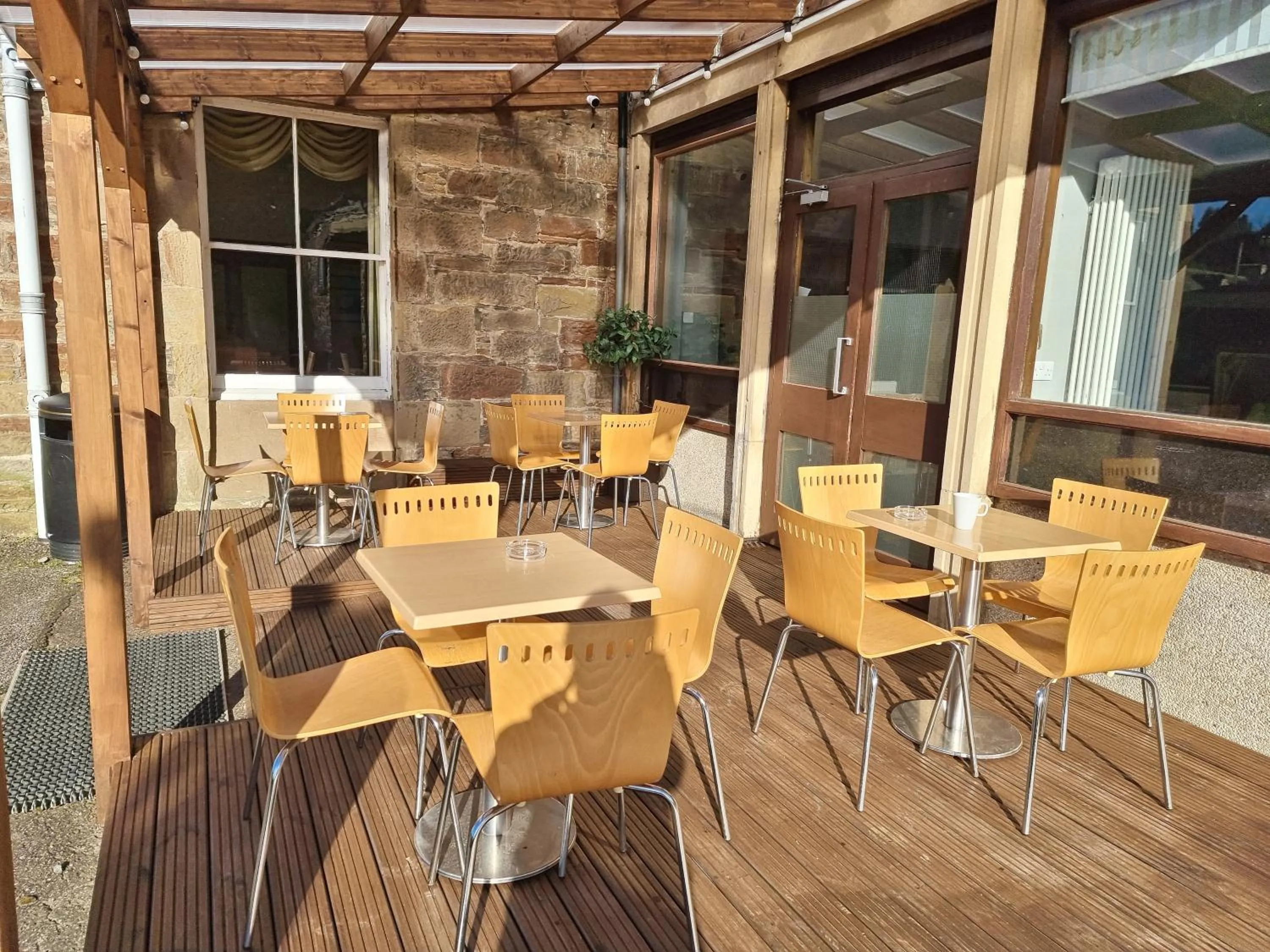 Restaurant/places to eat in The National Hotel