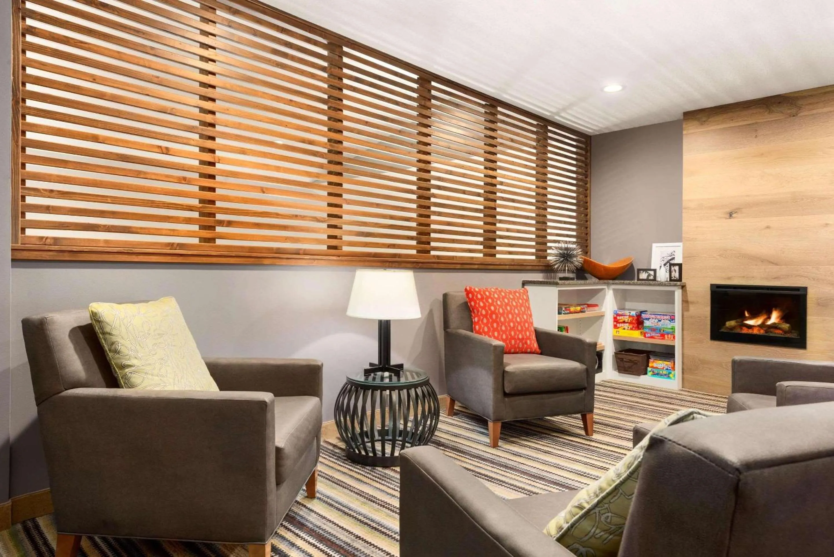 Lobby or reception in Country Inn & Suites by Radisson, Baxter, MN