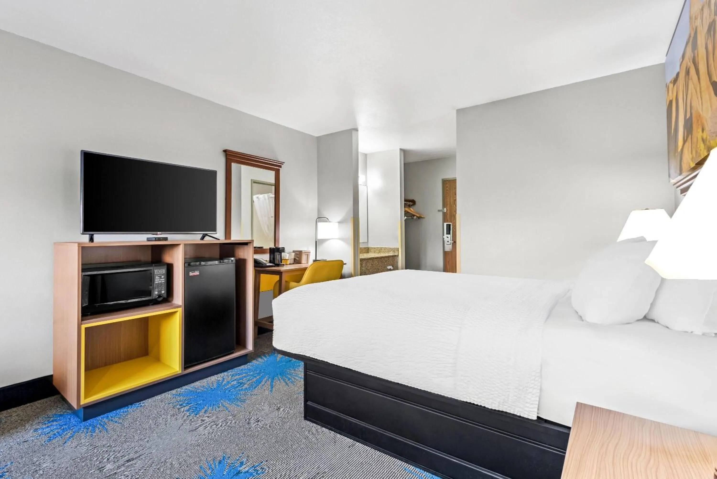 Bed in Days Inn by Wyndham Mitchell SD