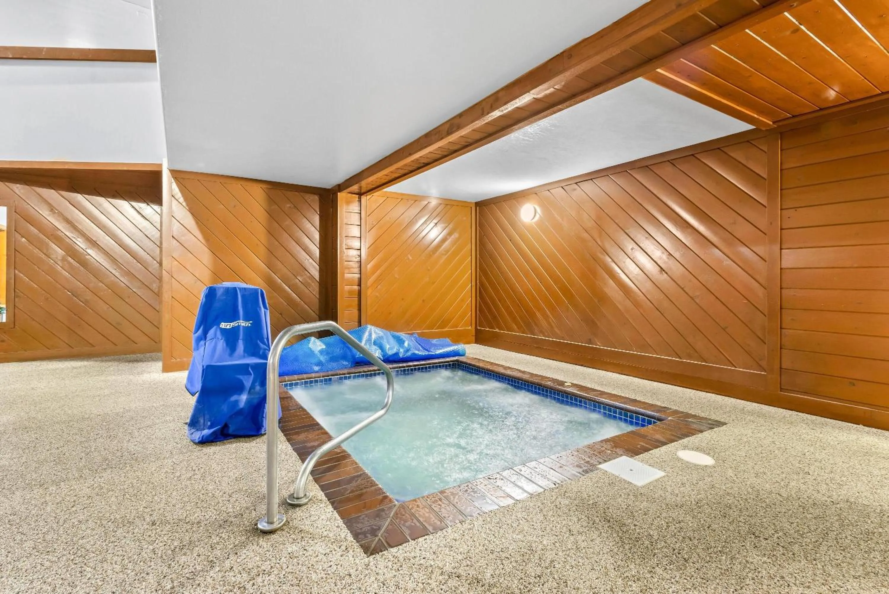 Hot Tub in Days Inn by Wyndham Mitchell SD