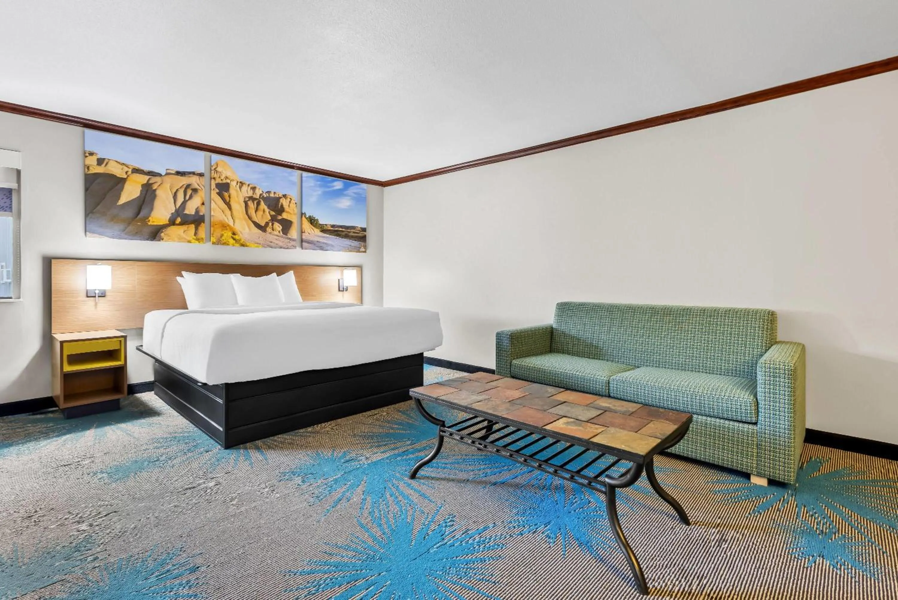 Photo of the whole room, Bed in Days Inn by Wyndham Mitchell SD