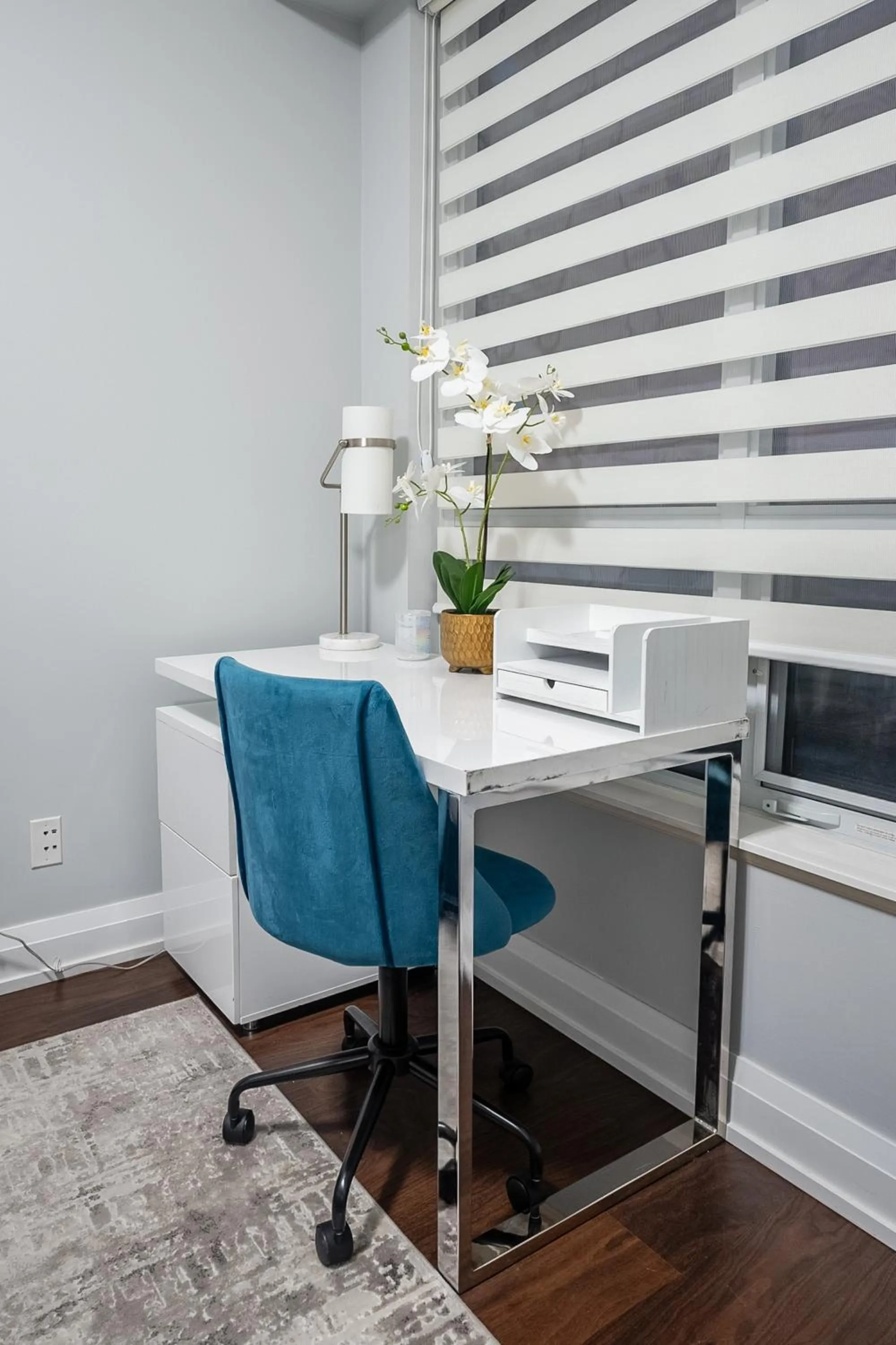 hair dresser in GLOBALSTAY Modern Apartments in North York Skyscraper