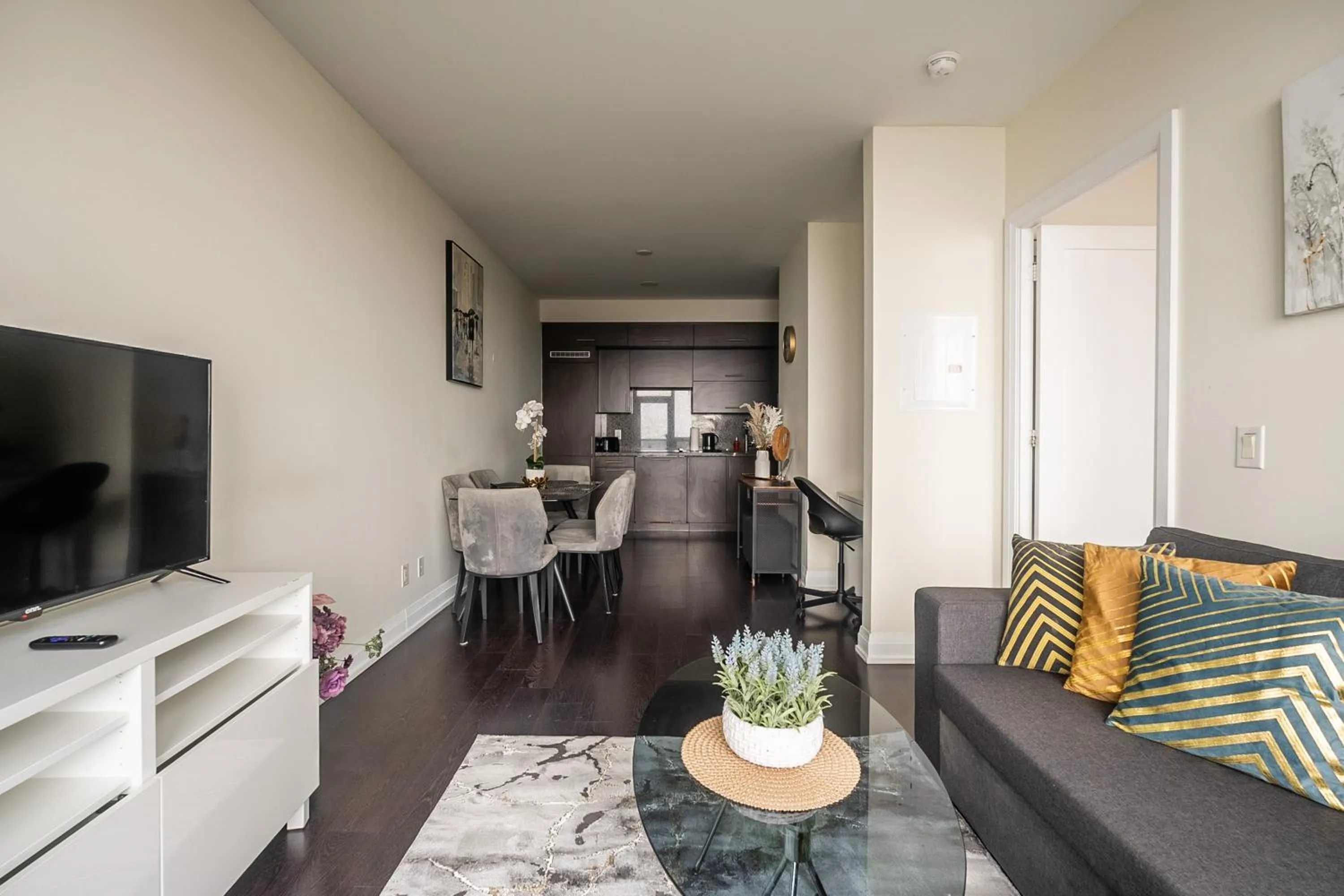 TV and multimedia in GLOBALSTAY Modern Apartments in North York Skyscraper