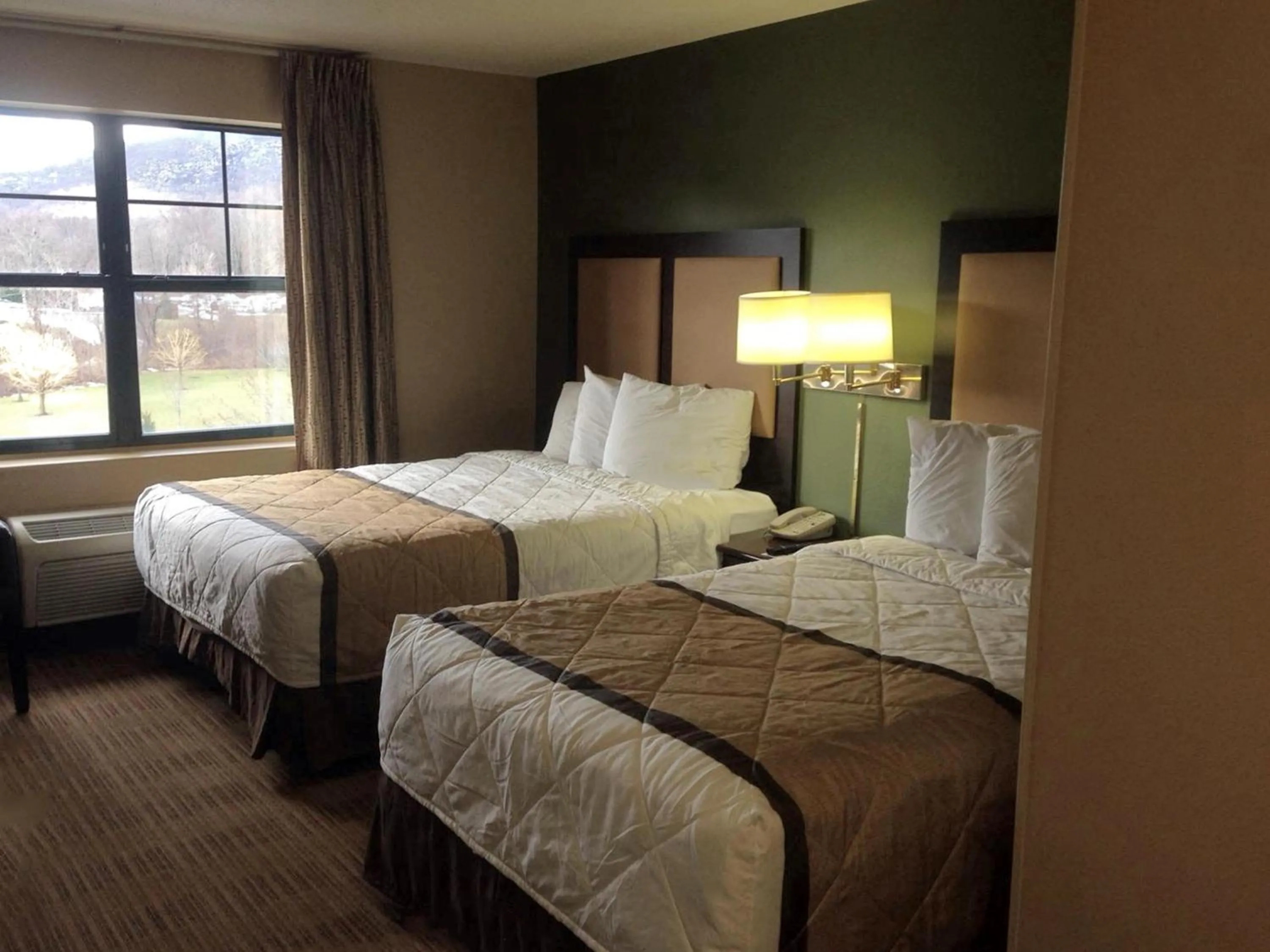 Bed in Extended Stay America Suites - Findlay - Tiffin Avenue