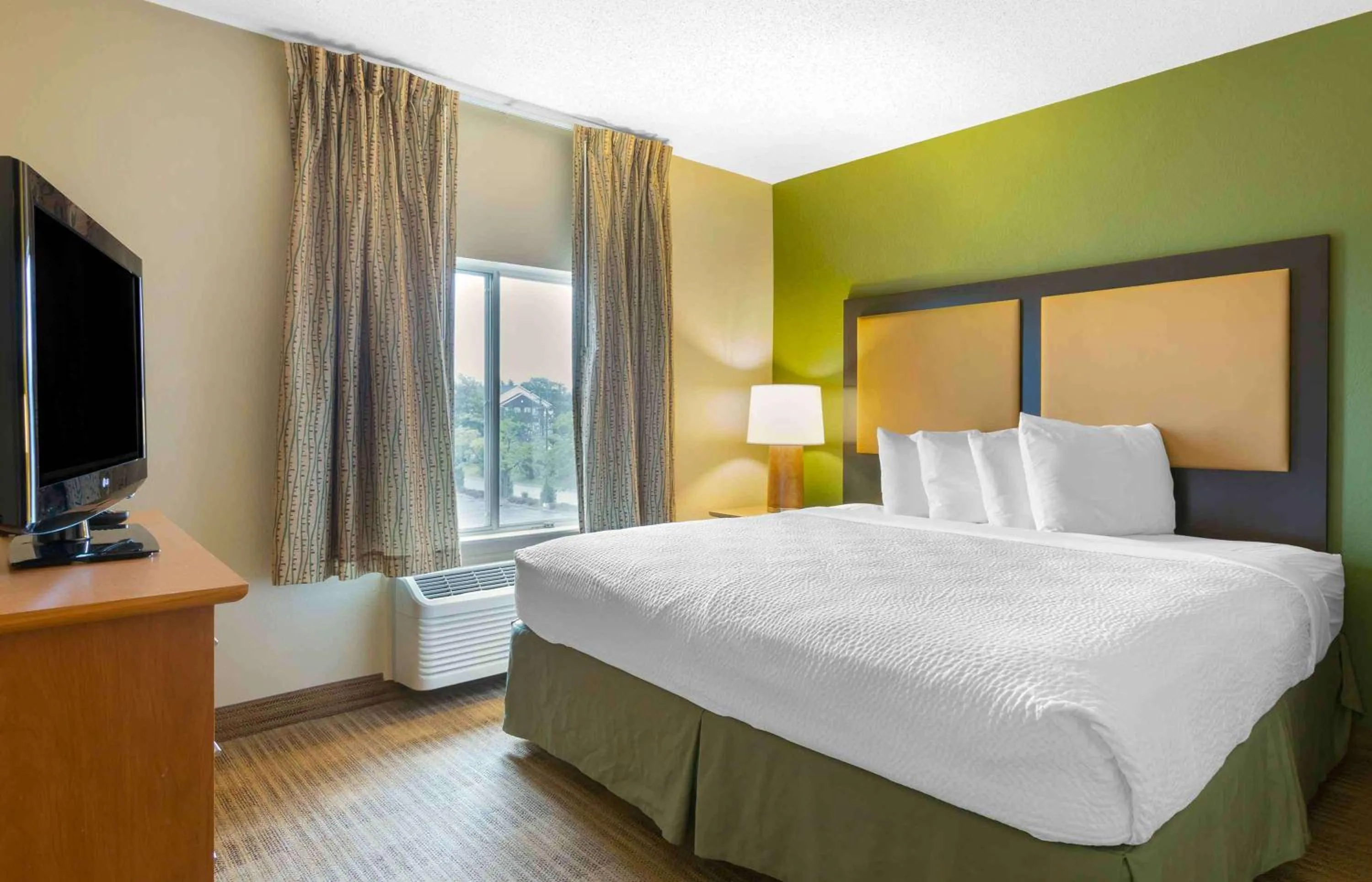 Bedroom, Bed in Extended Stay America Suites - Findlay - Tiffin Avenue