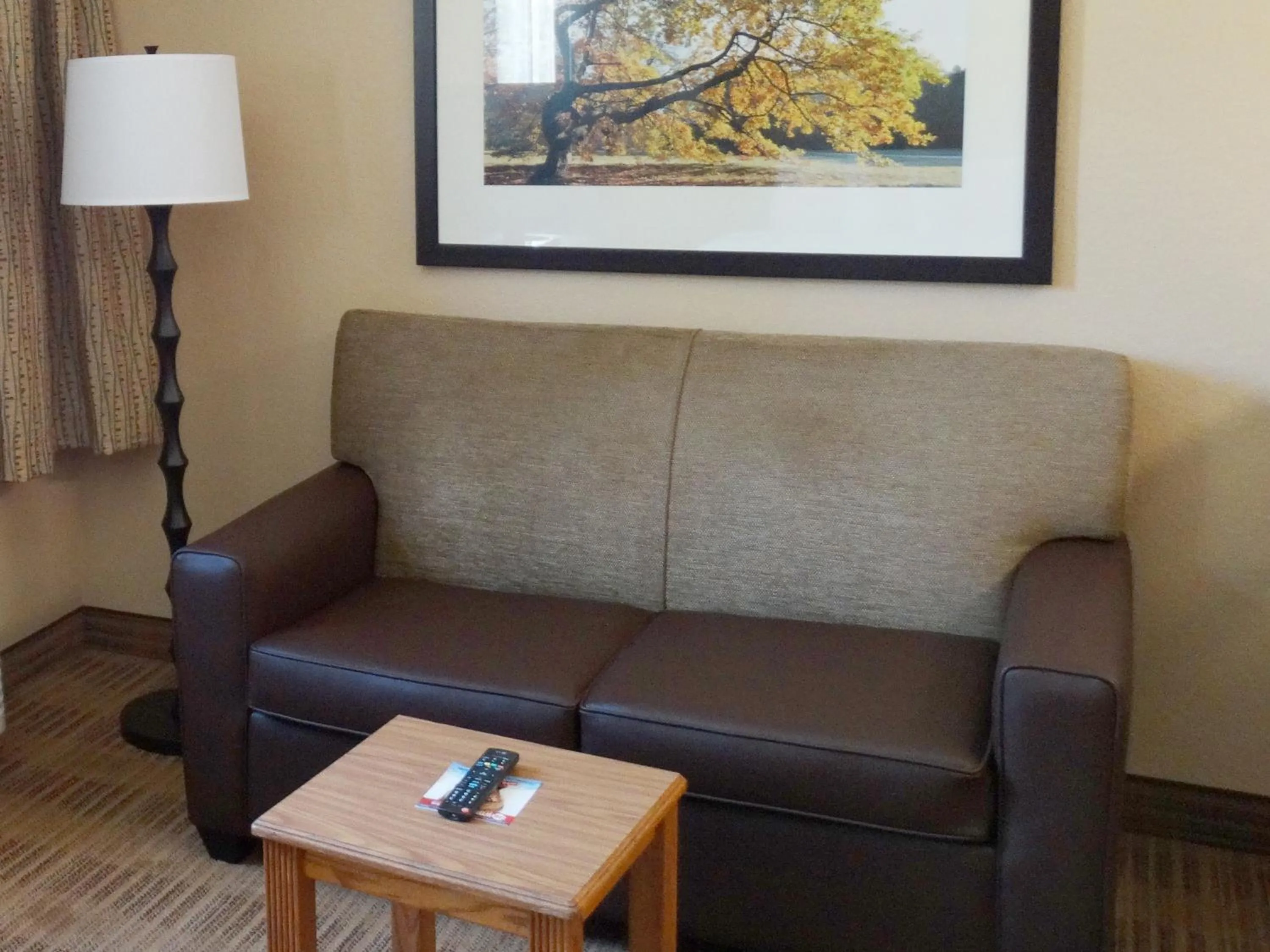 Seating area in Extended Stay America Suites - Findlay - Tiffin Avenue