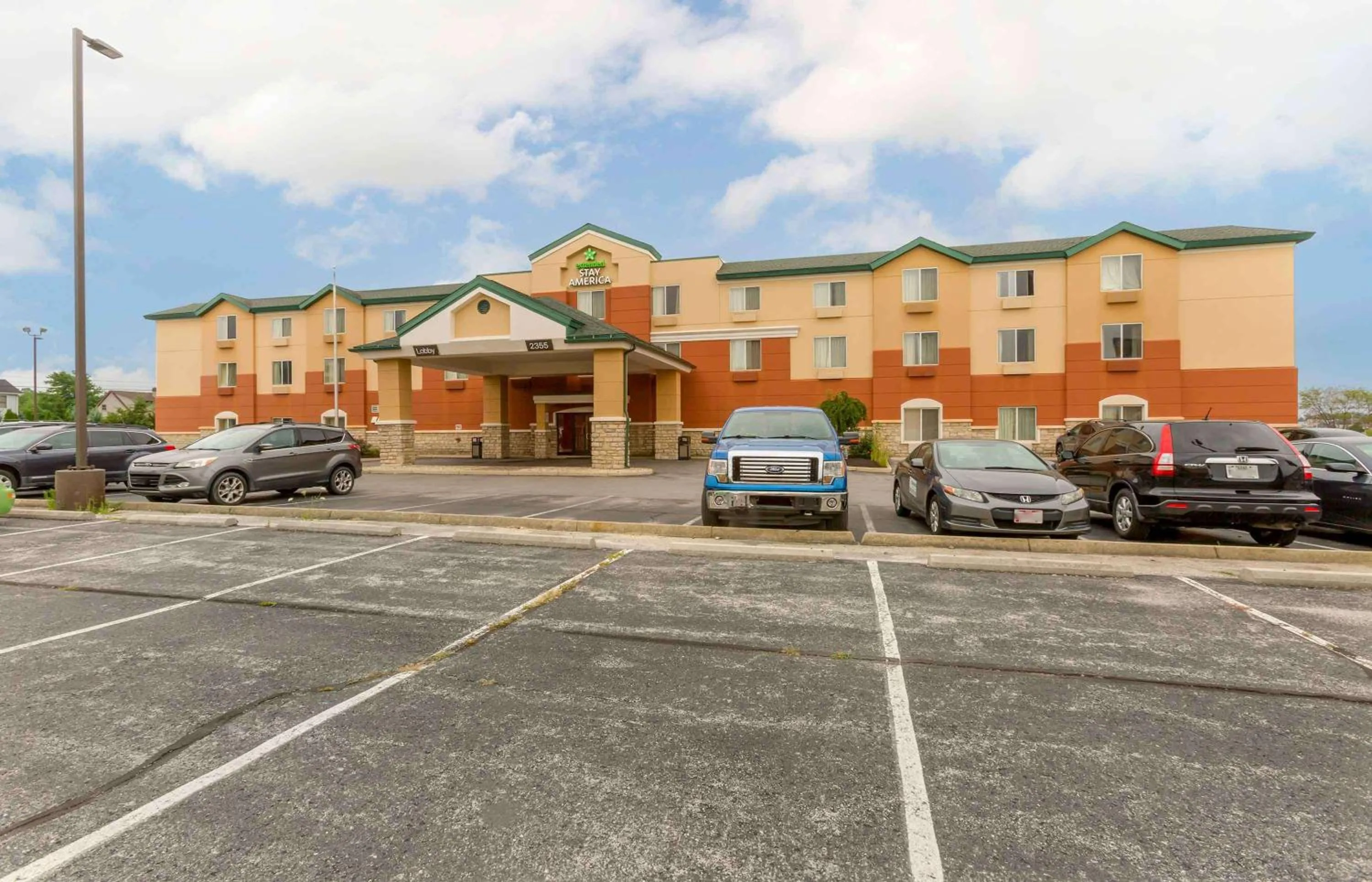 Property building in Extended Stay America Suites - Findlay - Tiffin Avenue