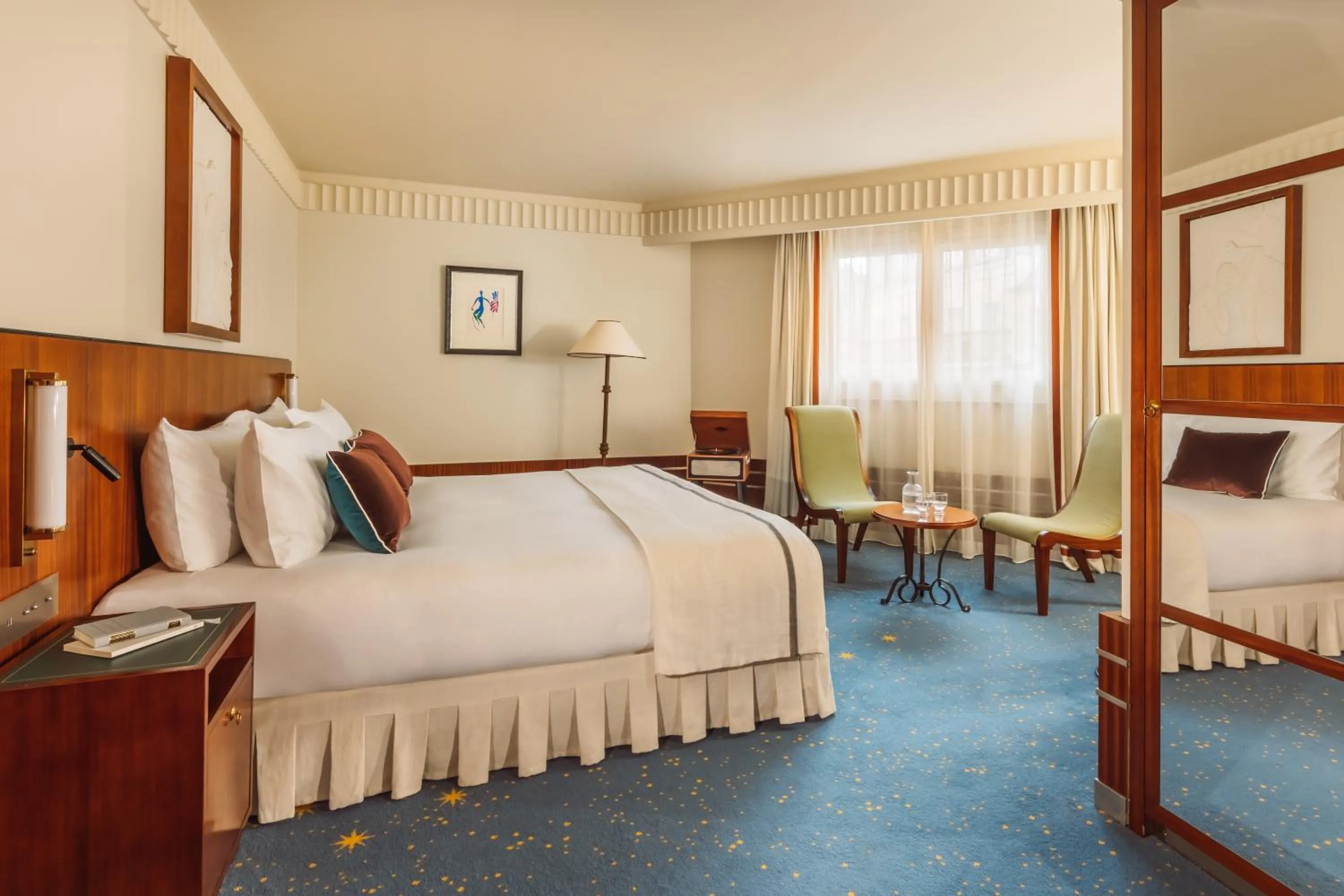 Bed in Hôtel Des Grands Voyageurs