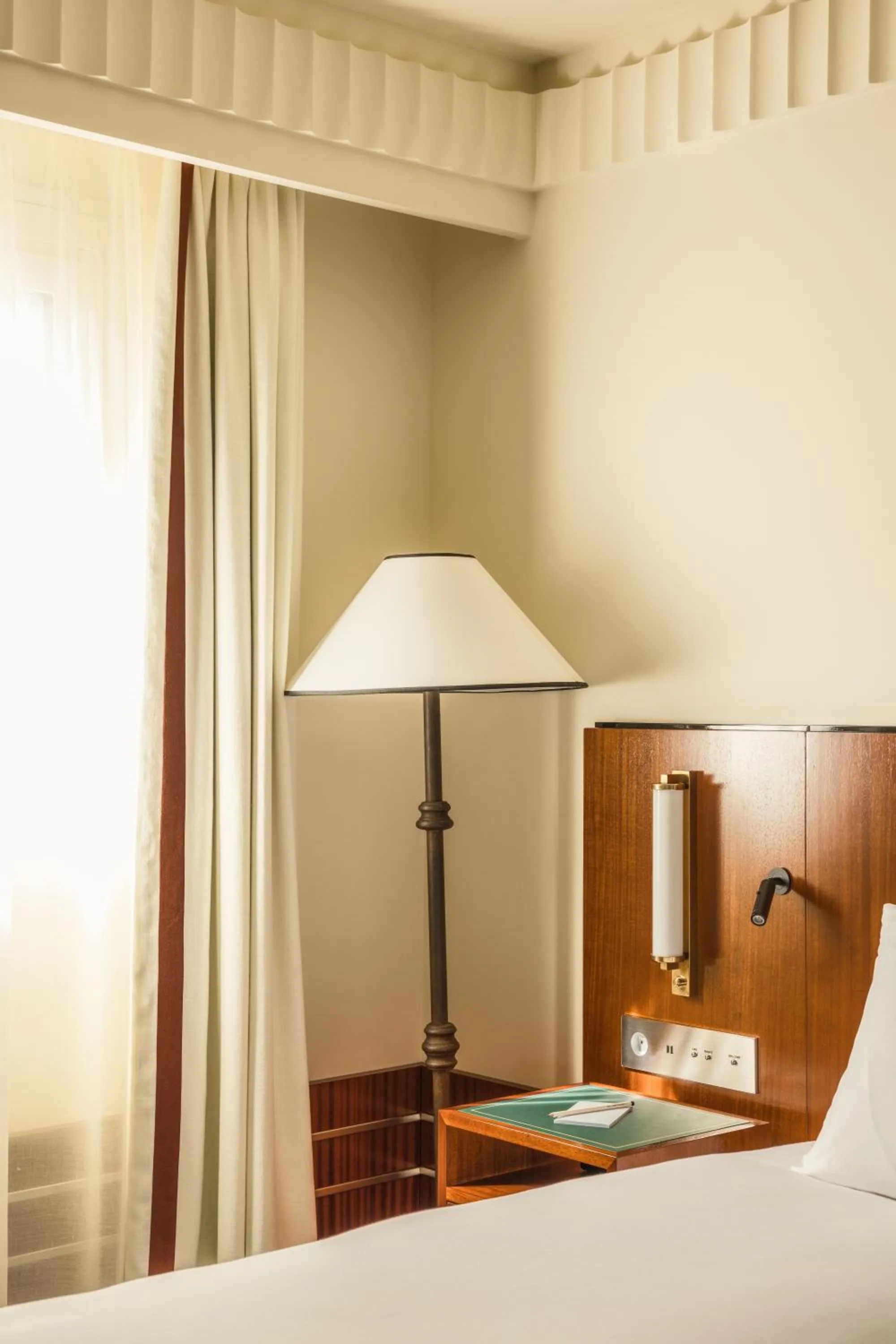 Bedroom, Bed in Hôtel Des Grands Voyageurs