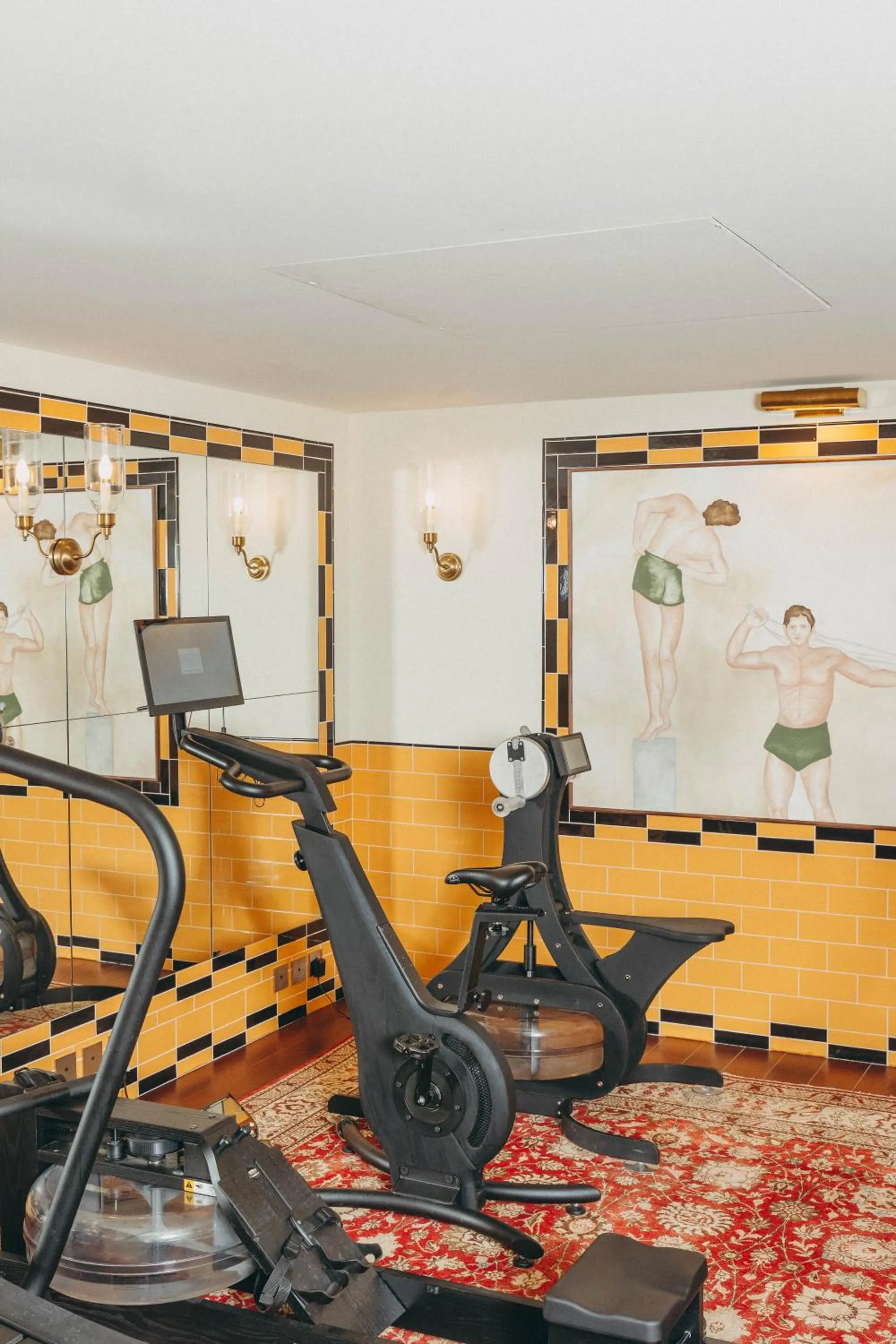 Fitness centre/facilities in Hôtel Des Grands Voyageurs