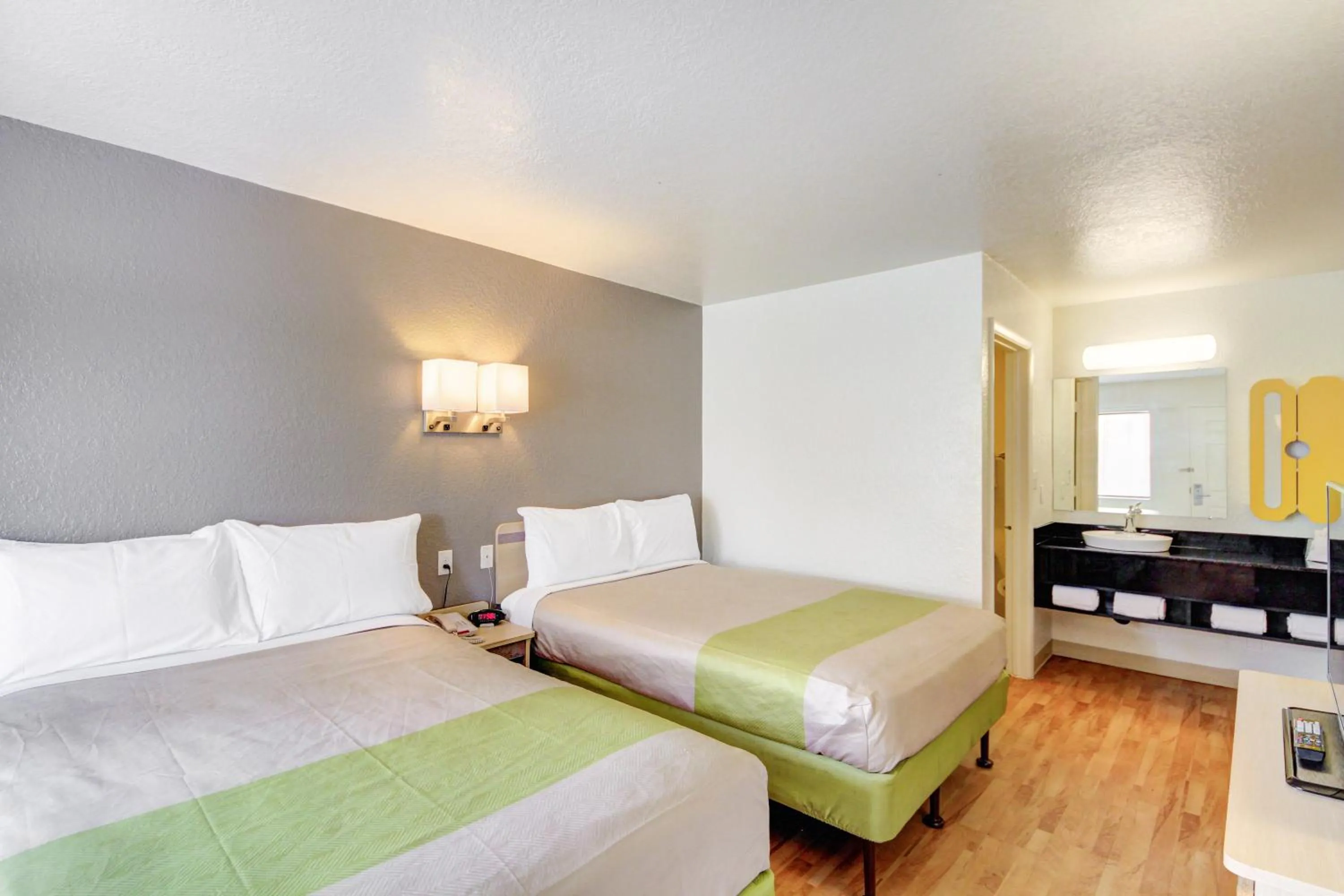 Deluxe Quadruple Room - Non-Smoking in Studio 6 Midwest City, Ok - Oklahoma City