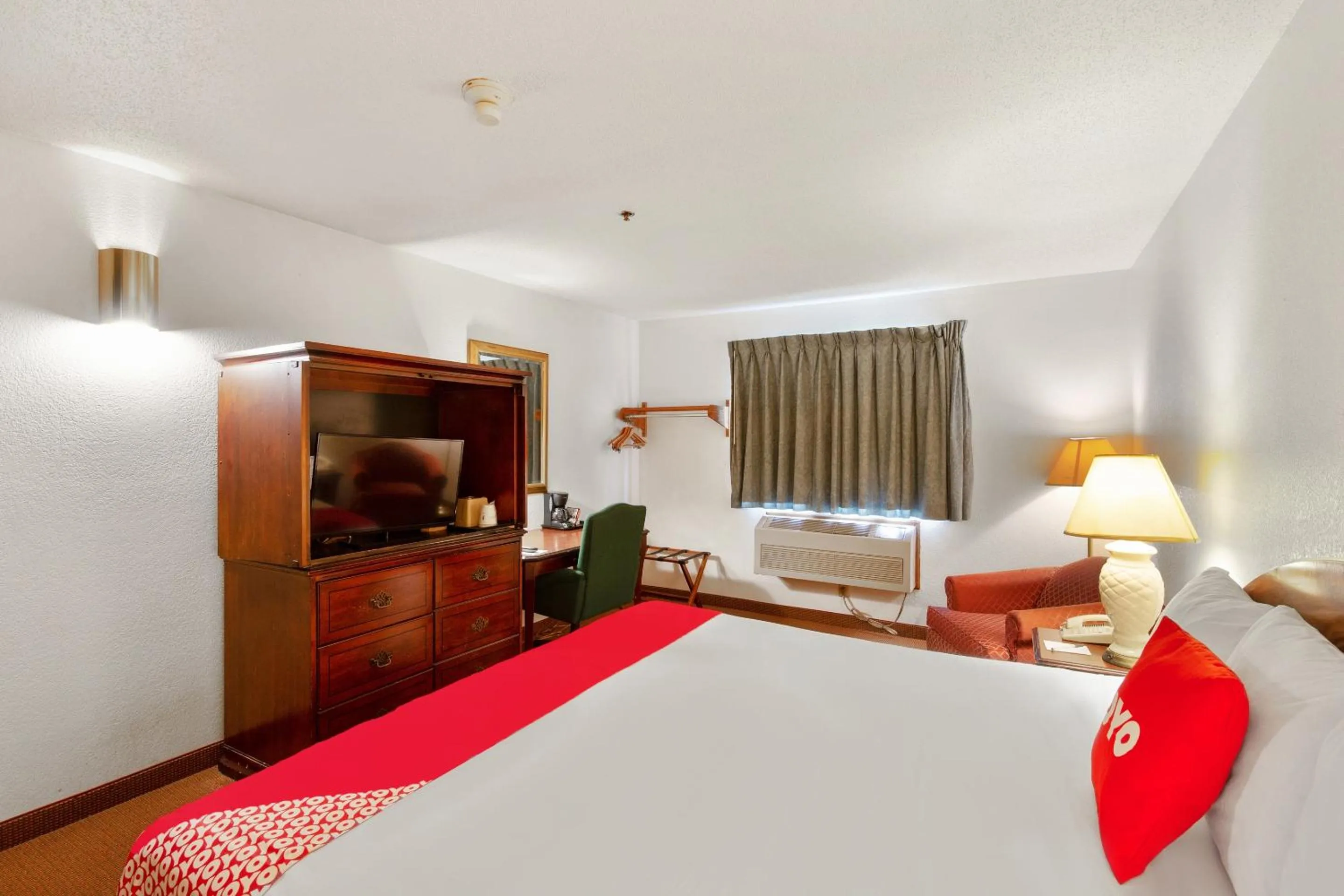 Bedroom, Bed in OYO Hotel Portage I-94