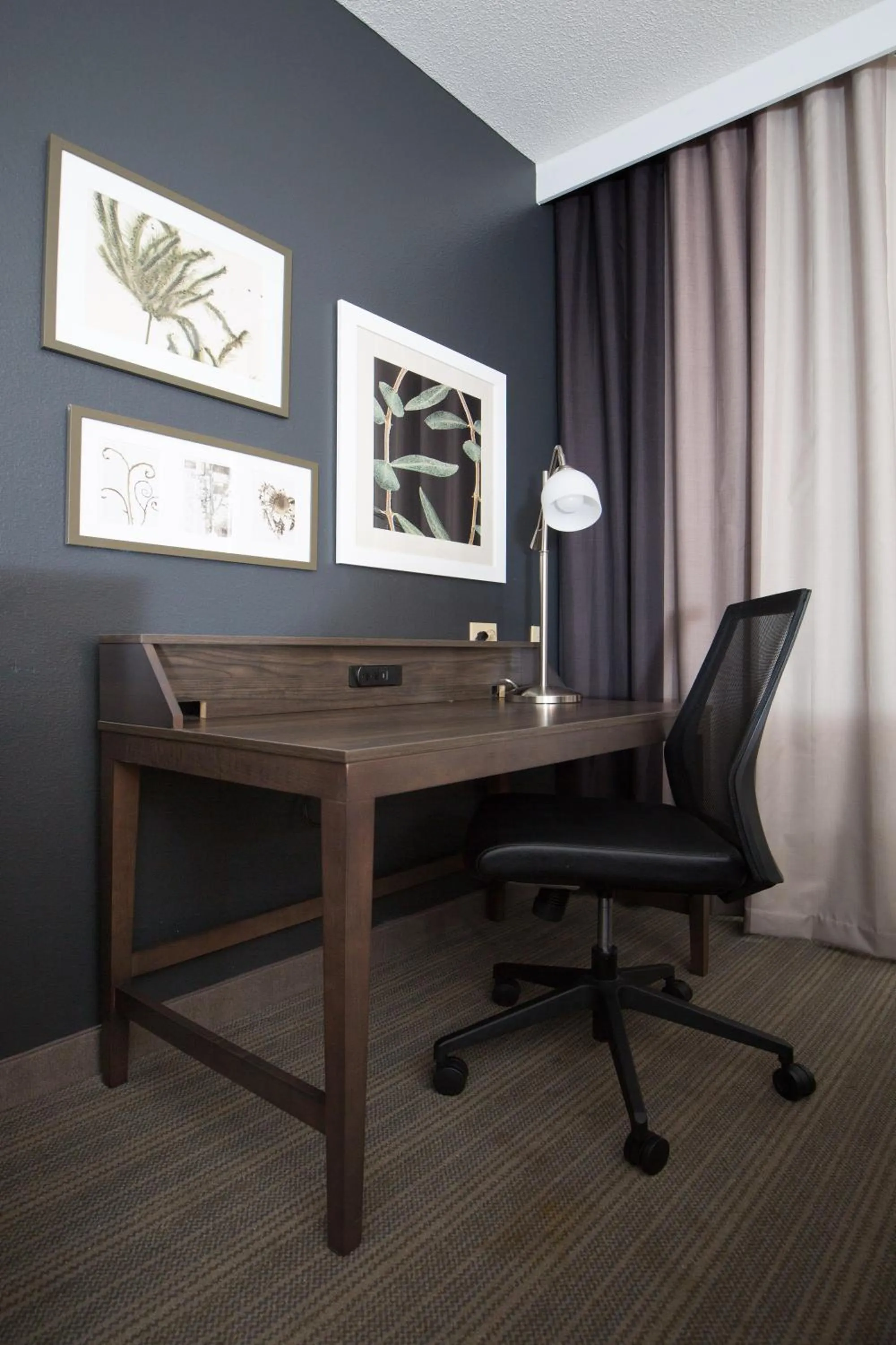 Seating area in Country Inn & Suites by Radisson, Boone, NC