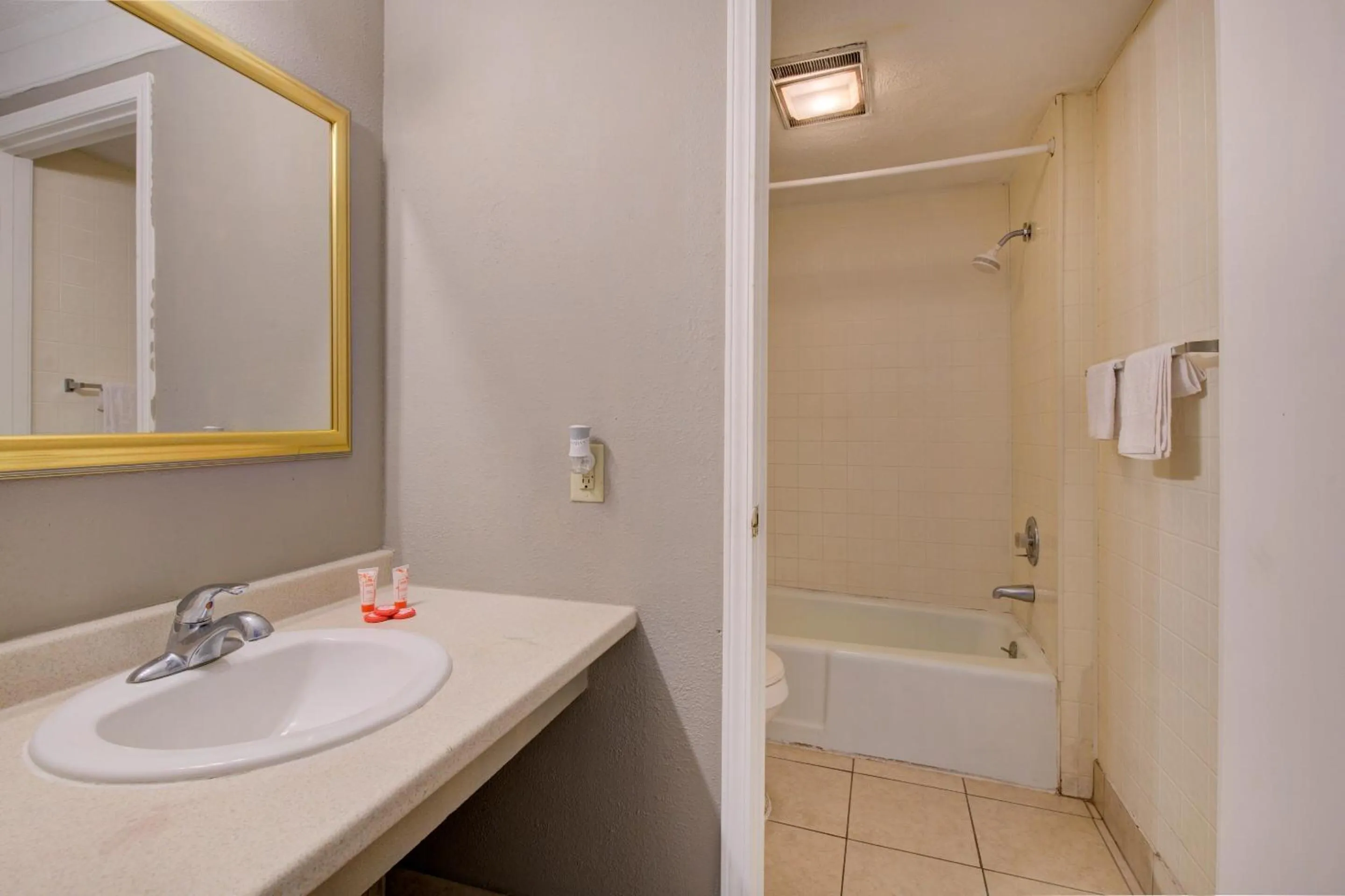 Bathroom in OYO Hotel Douglas GA US-441